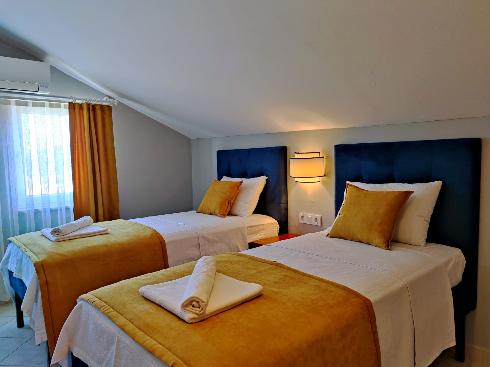 Gold Lion Hotel