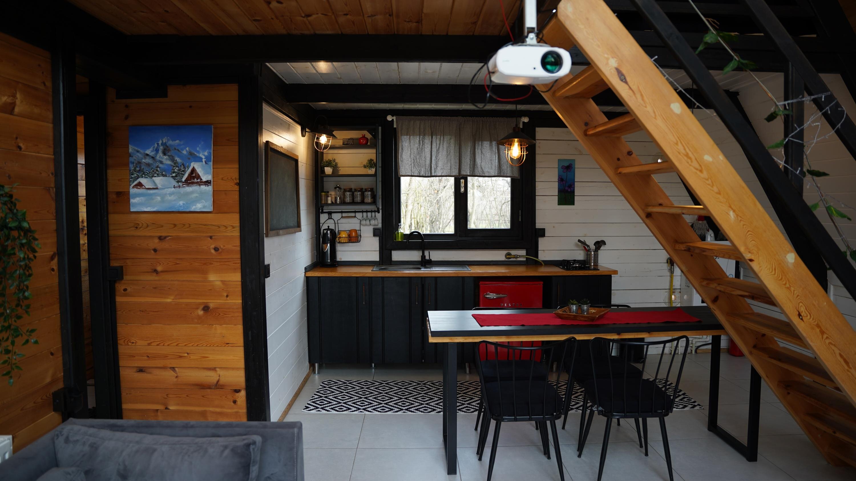 Pentalow Cabin · 34