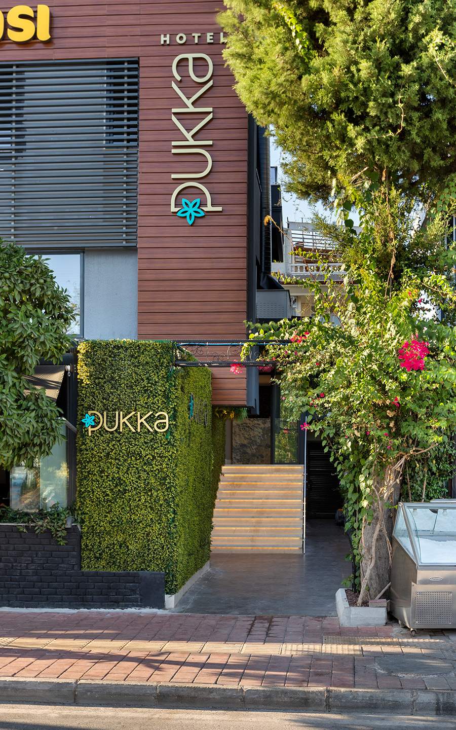 Pukka Hotel
