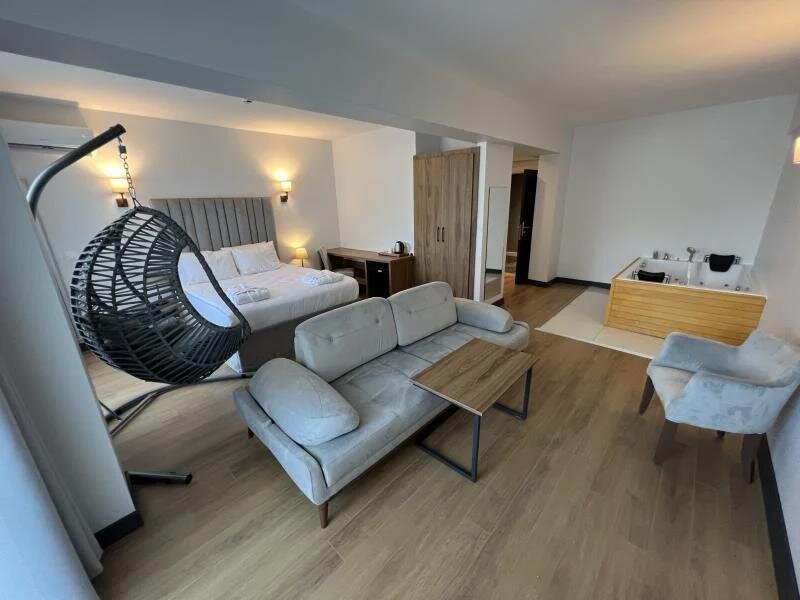 Lake Life Hotel