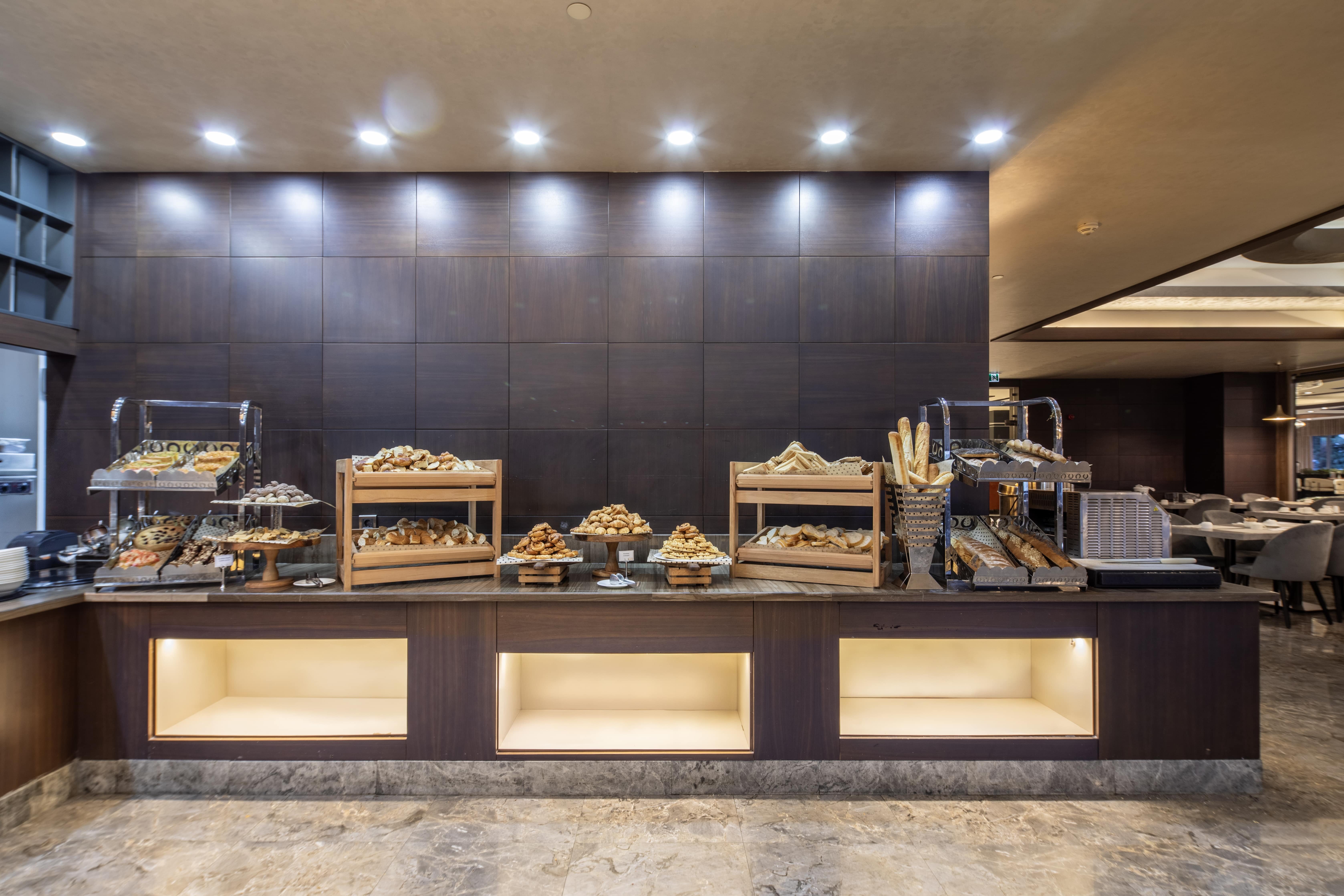Grand Harilton Hotel · 76