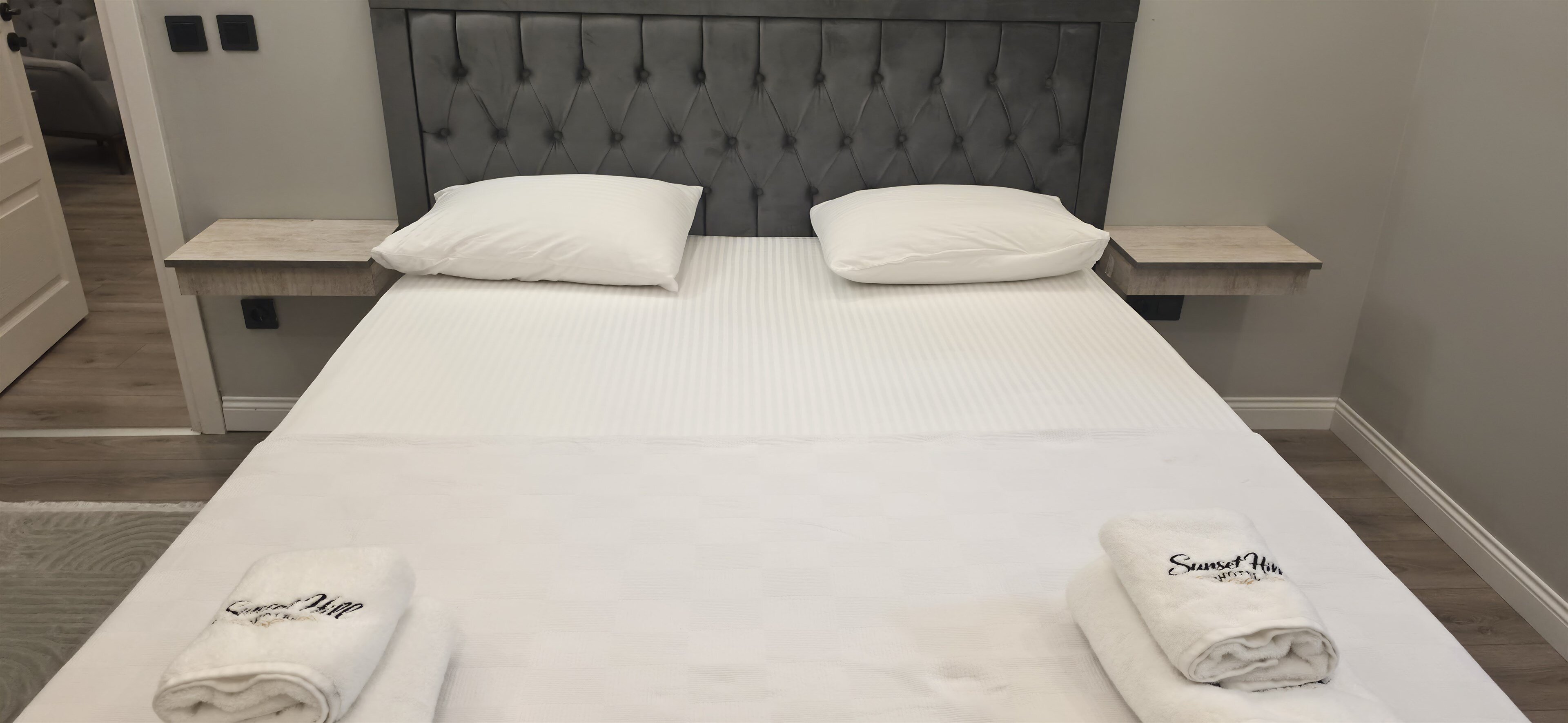 Sunset Hill Hotel · 7