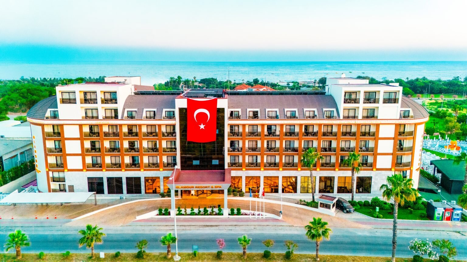 Glamour Resort & Spa