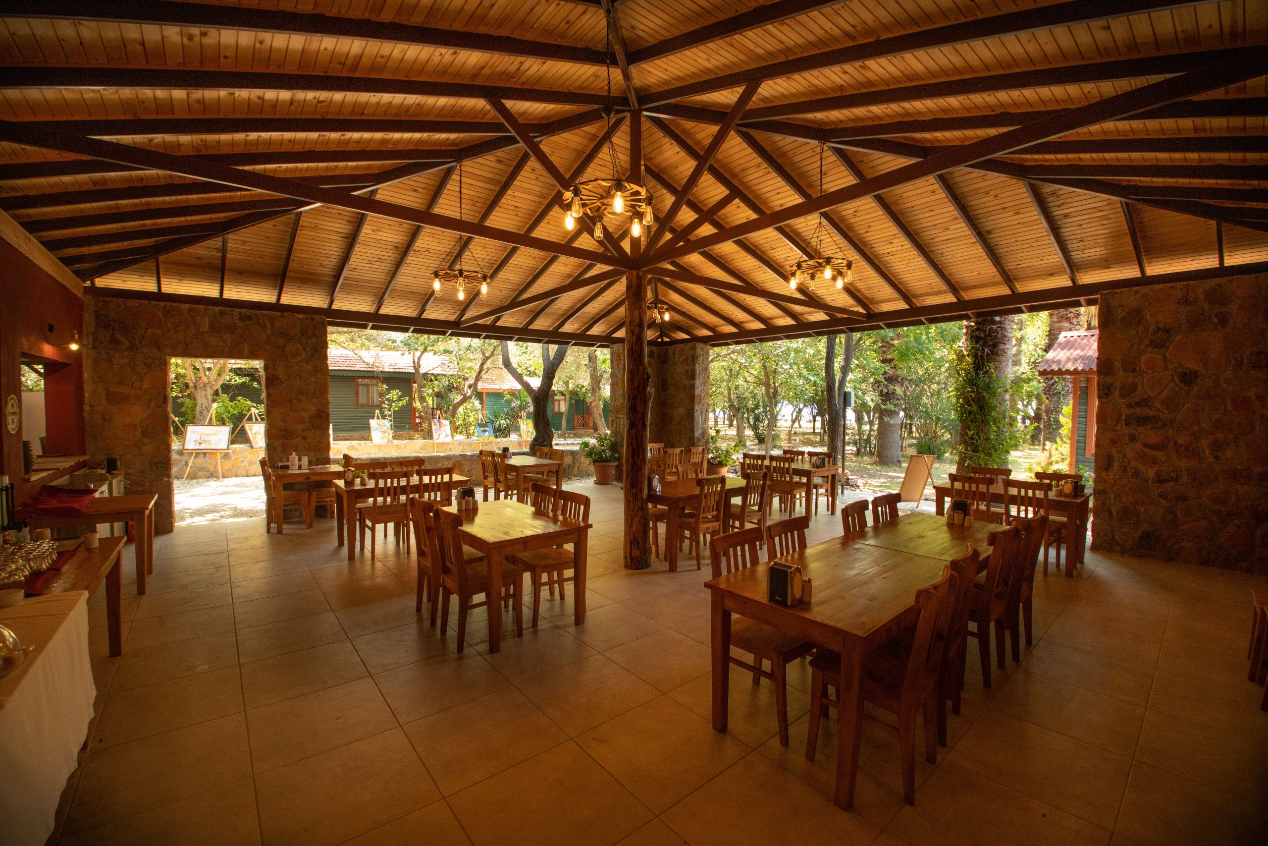 Eden Bungalows And Beach