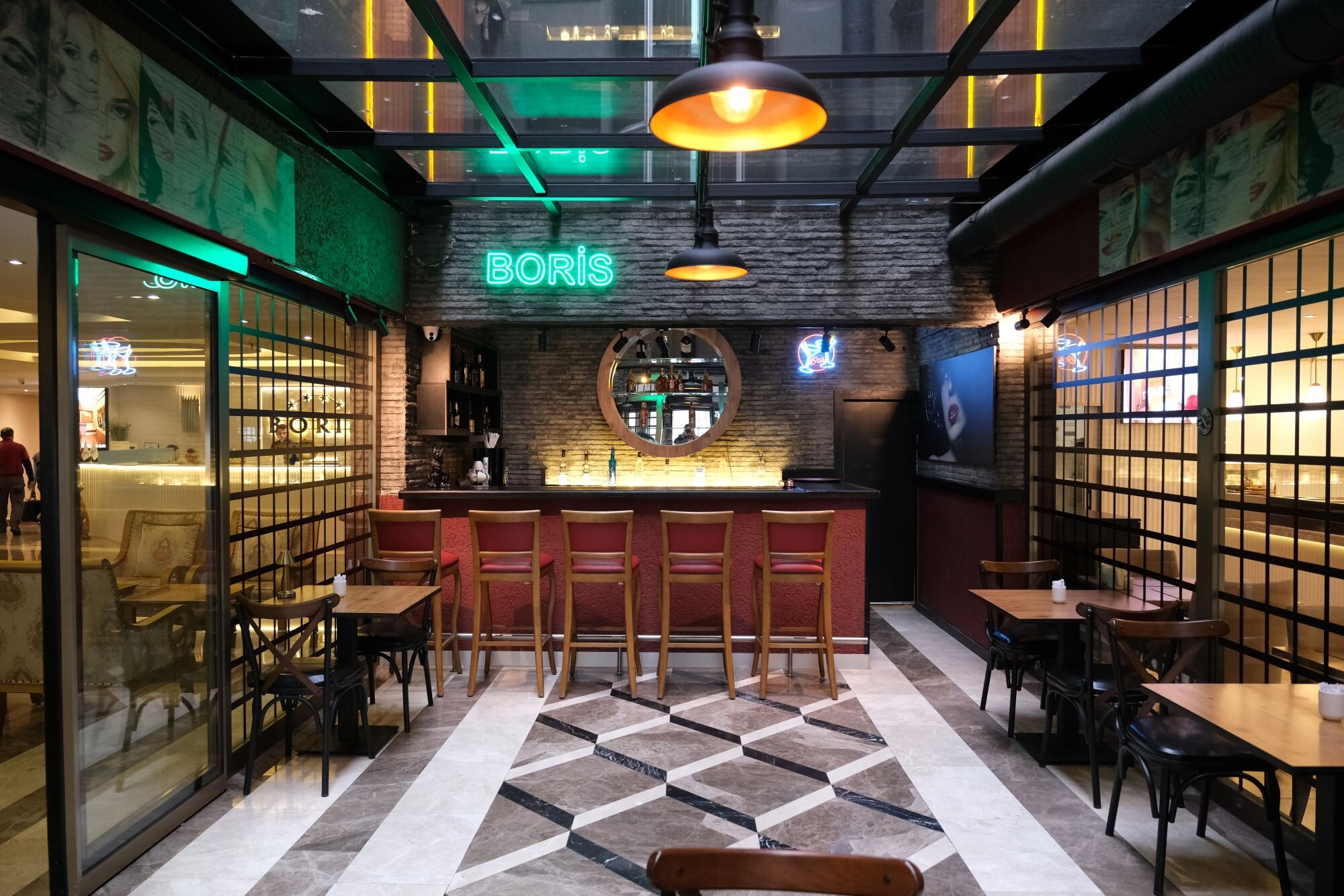 Boris Hotel · 33