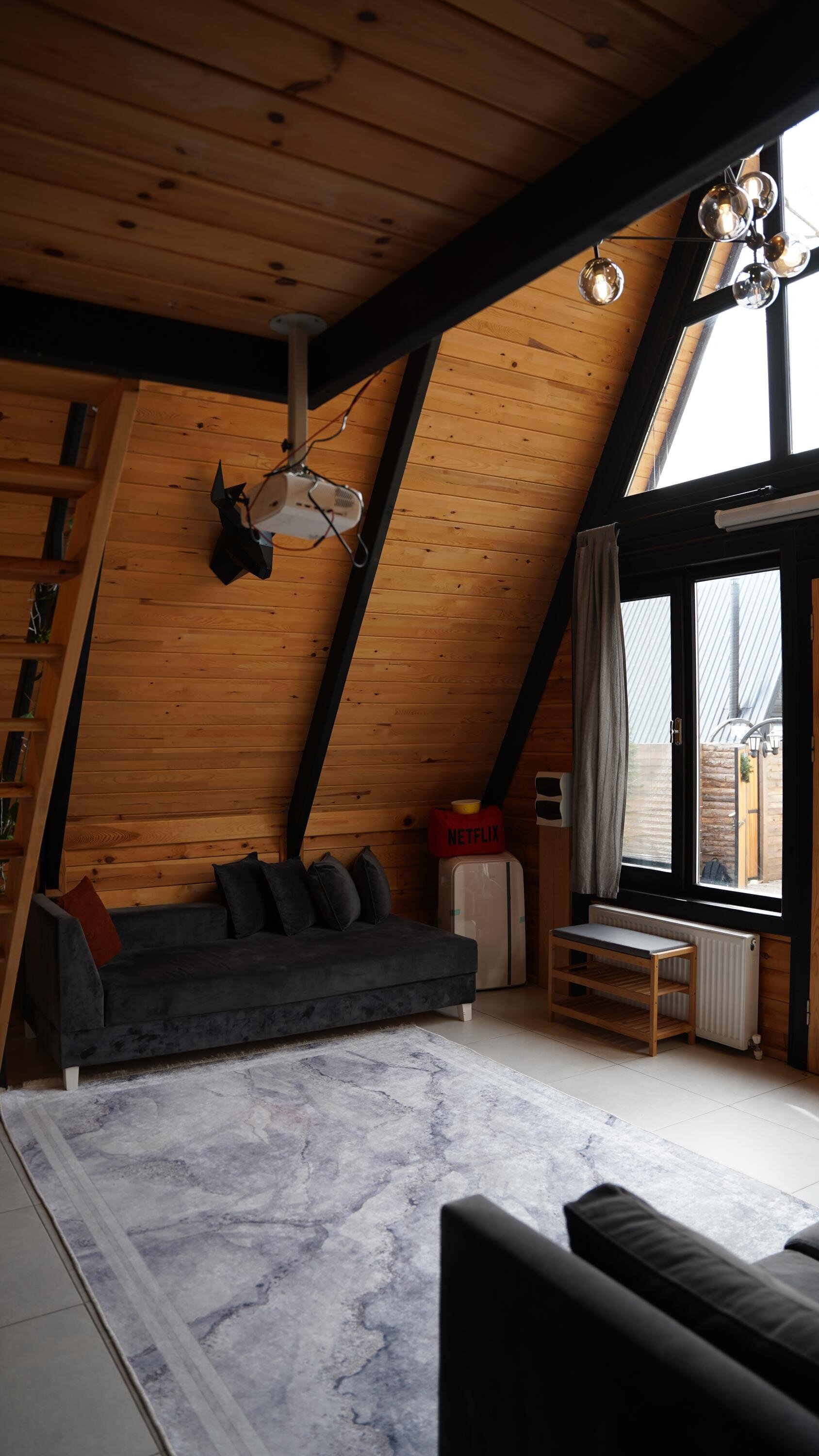 Pentalow Cabin · 50