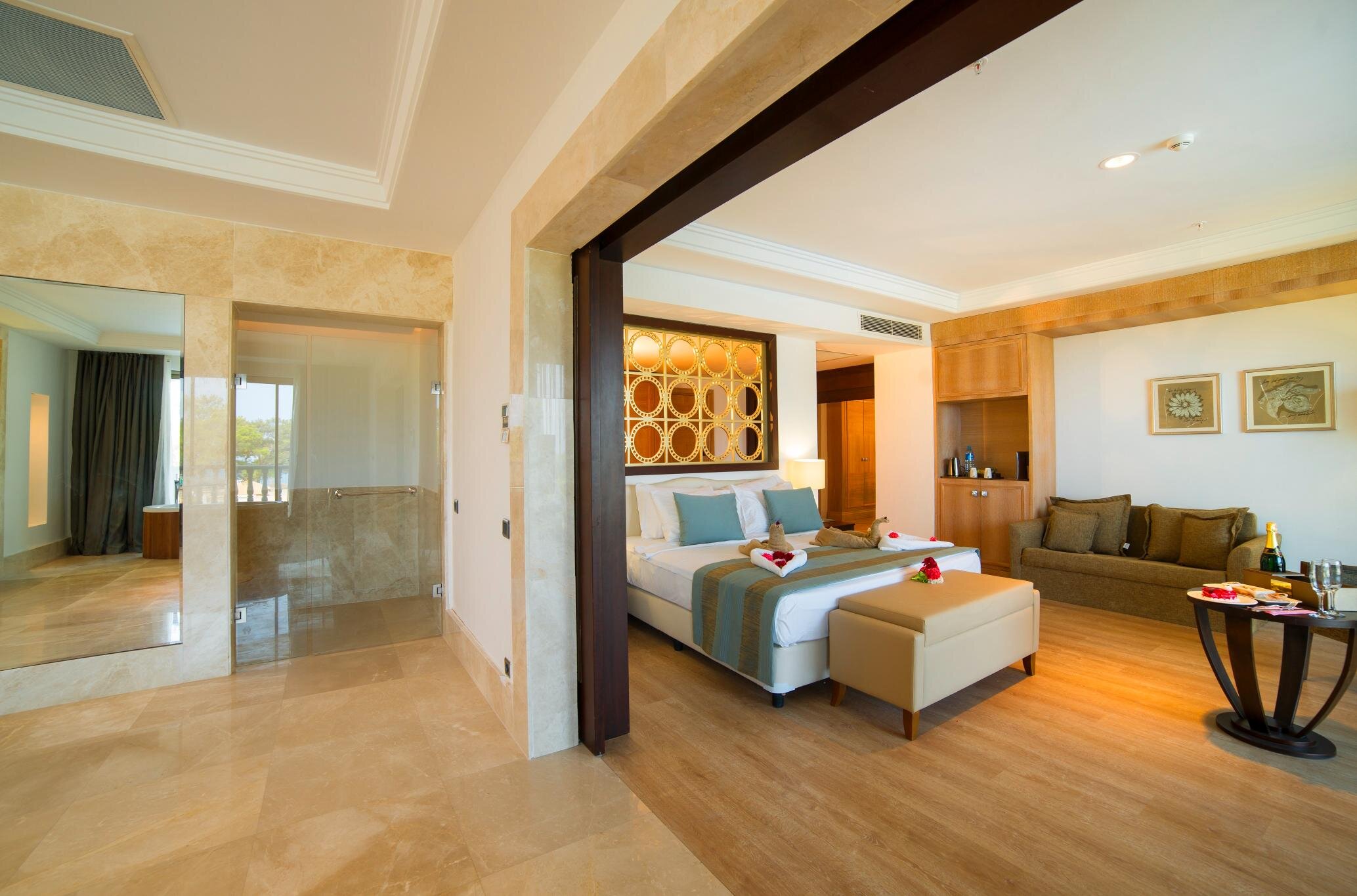 Honeymoon Suite Executive