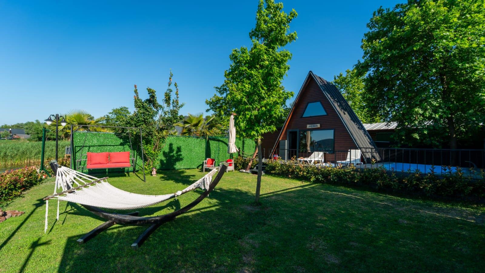 Suite Jakuzili Göl Manzaralı Bungalov