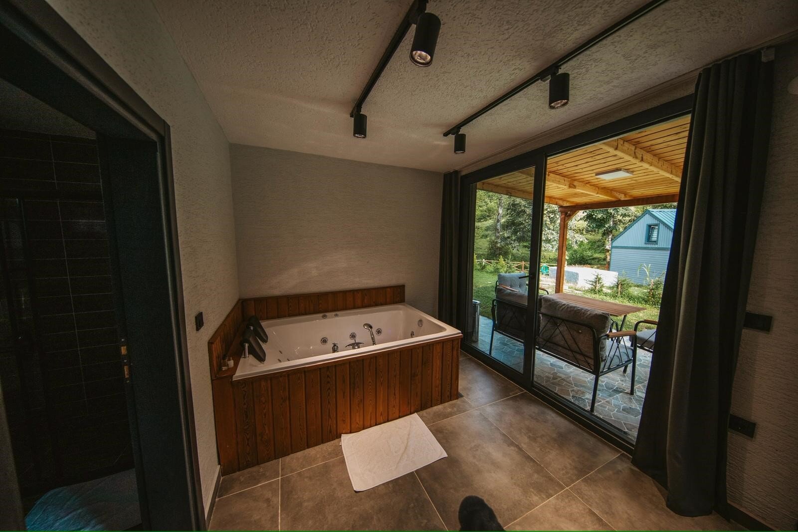 Vrosi Villa Orman Manzaralı Tek Oda