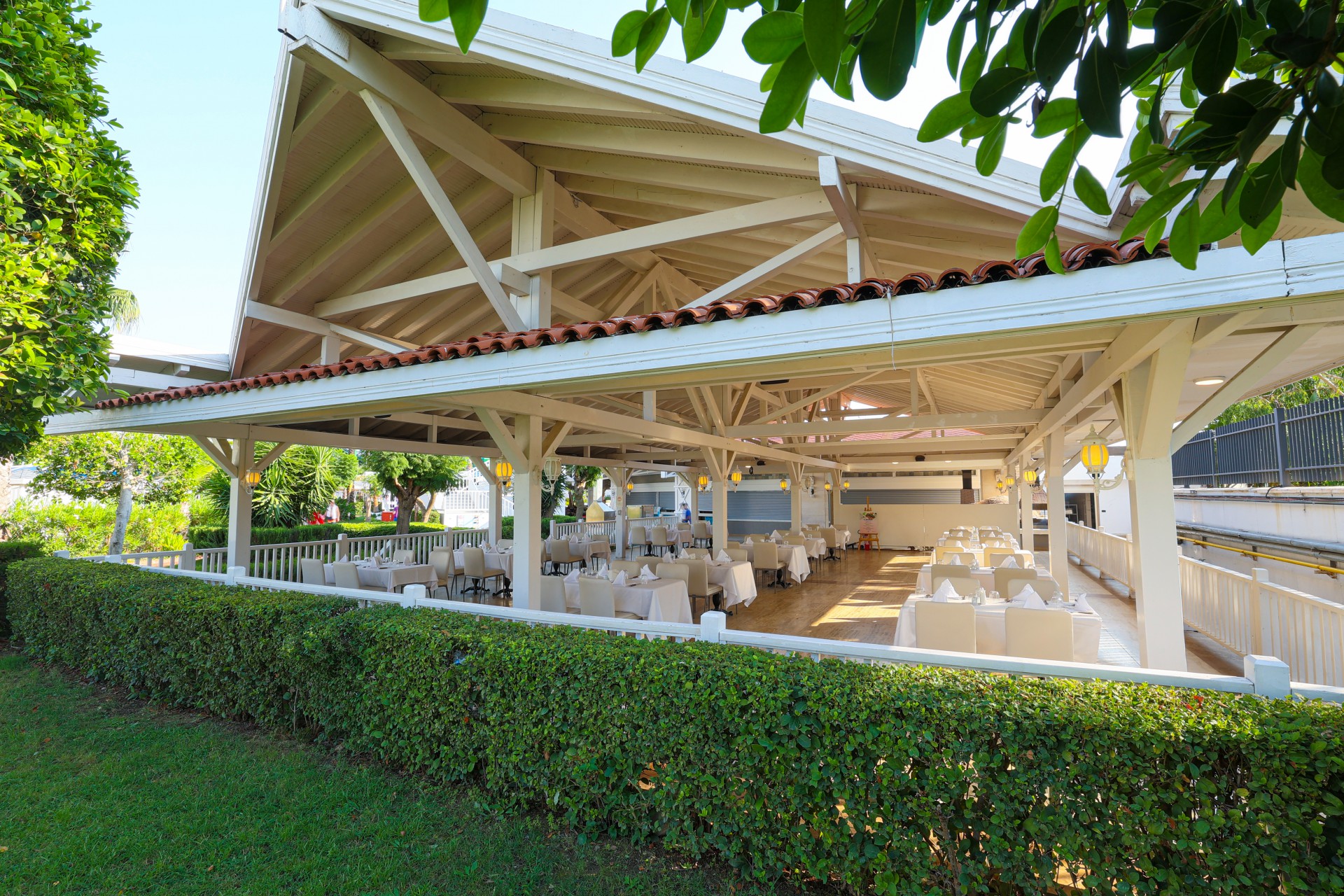 Crystal Admiral Resort Suites & Spa