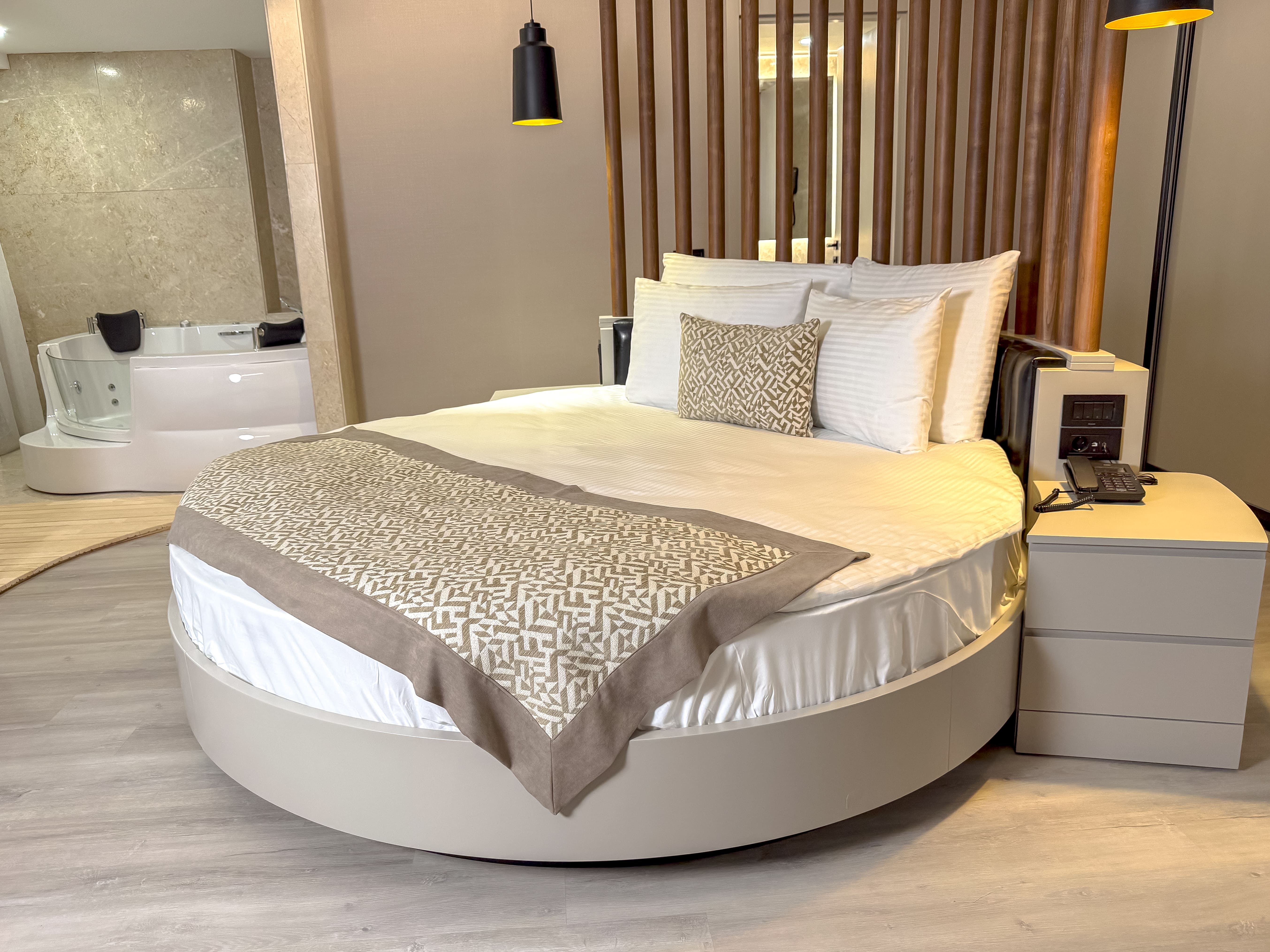 Suite Room (Jacuzzi)