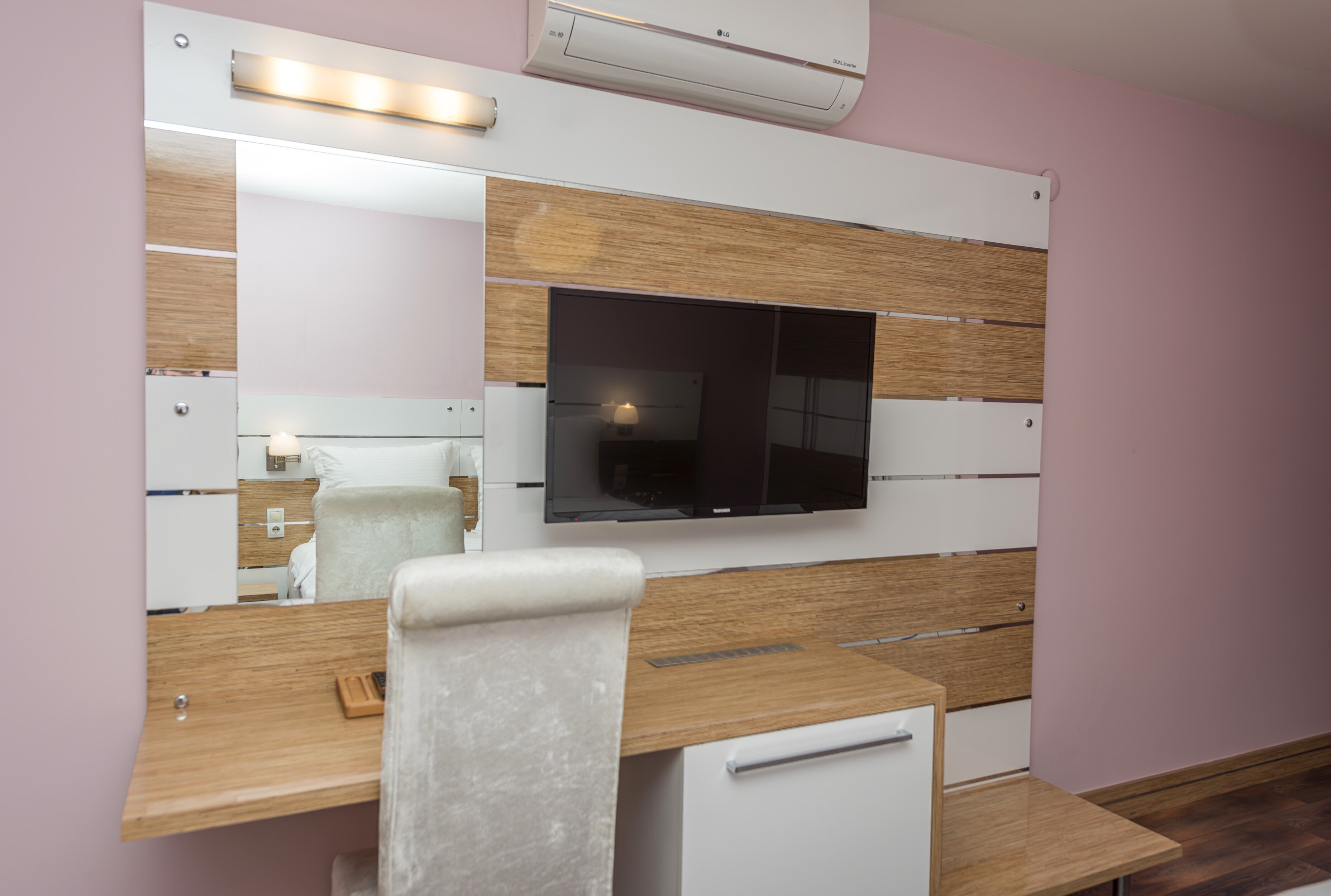 Tok Epik Hotel · 7