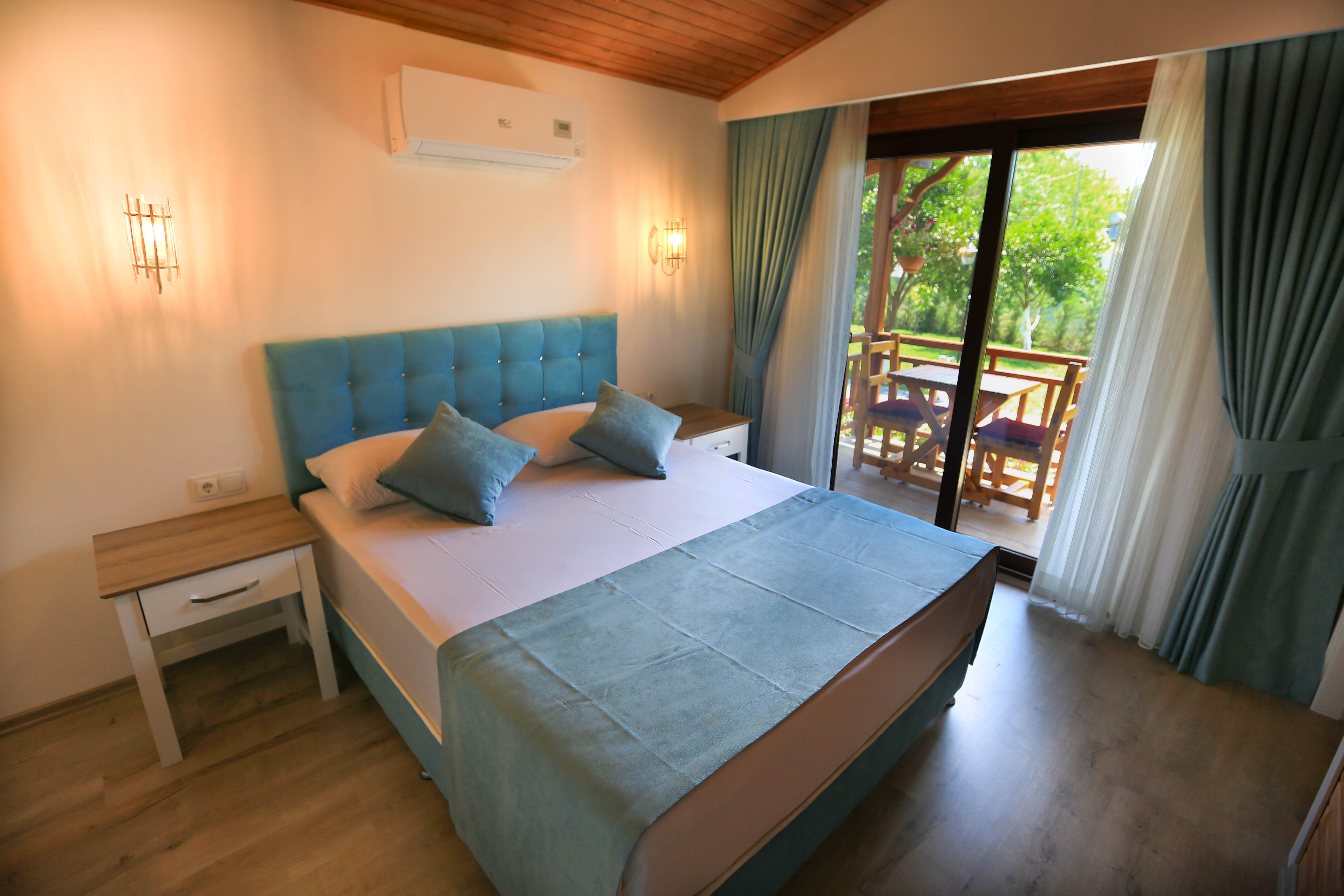 Merry Bungalow & TENT Hotel