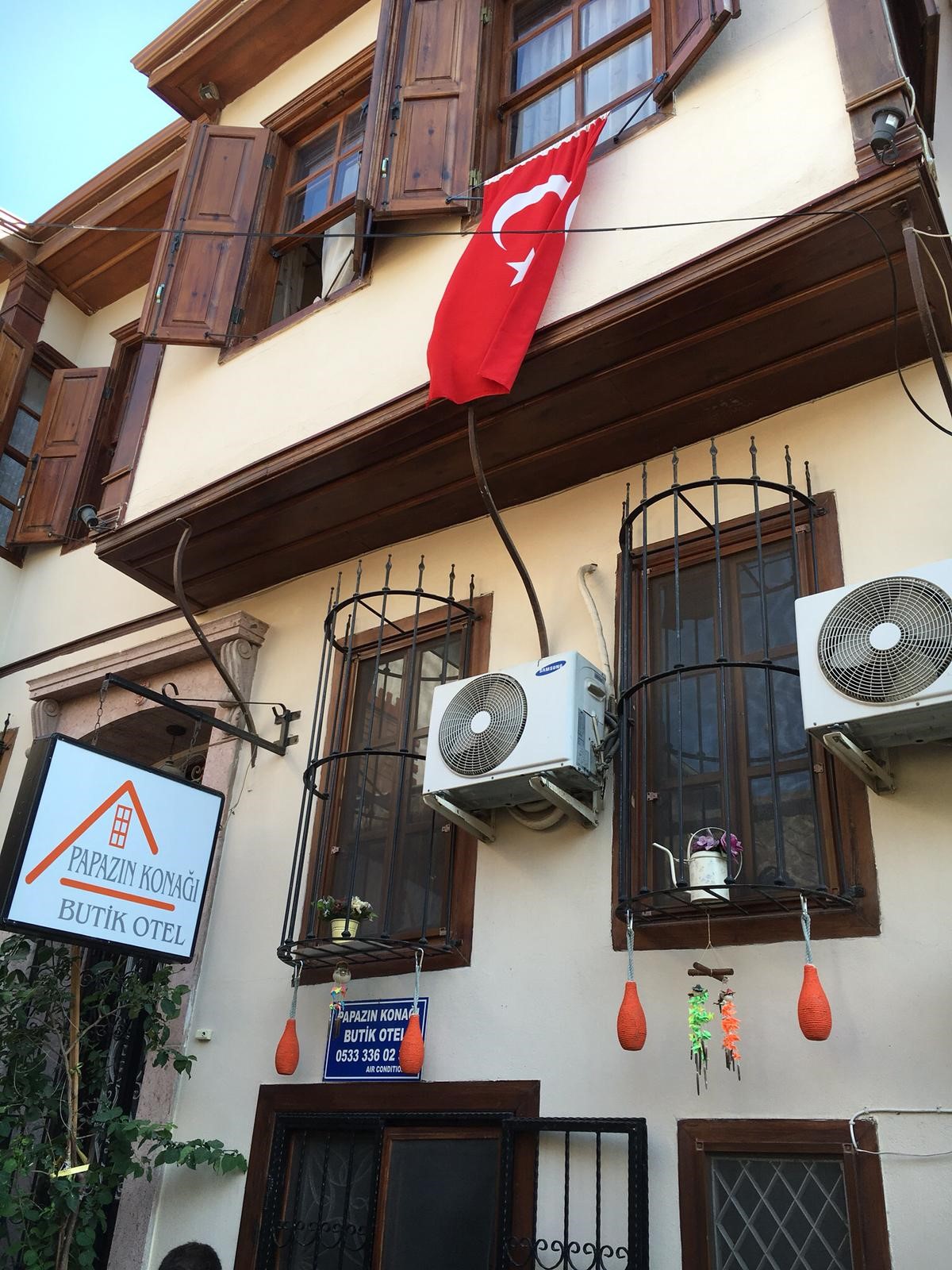 Papazın Konağı