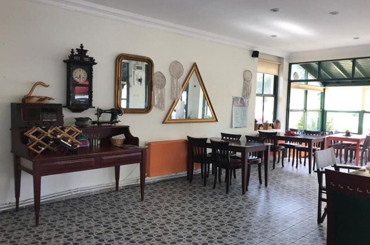 Menekşe Ayvalık · 10