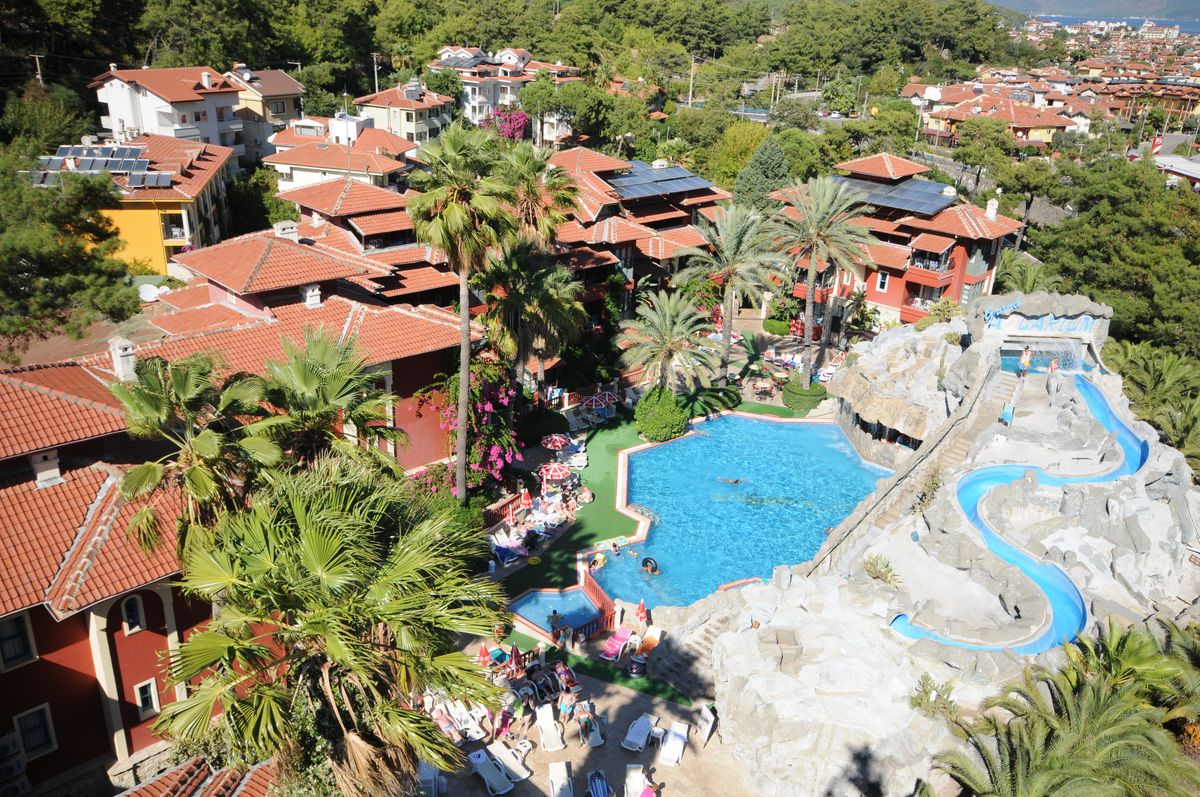 Grand Aquarium Hotel