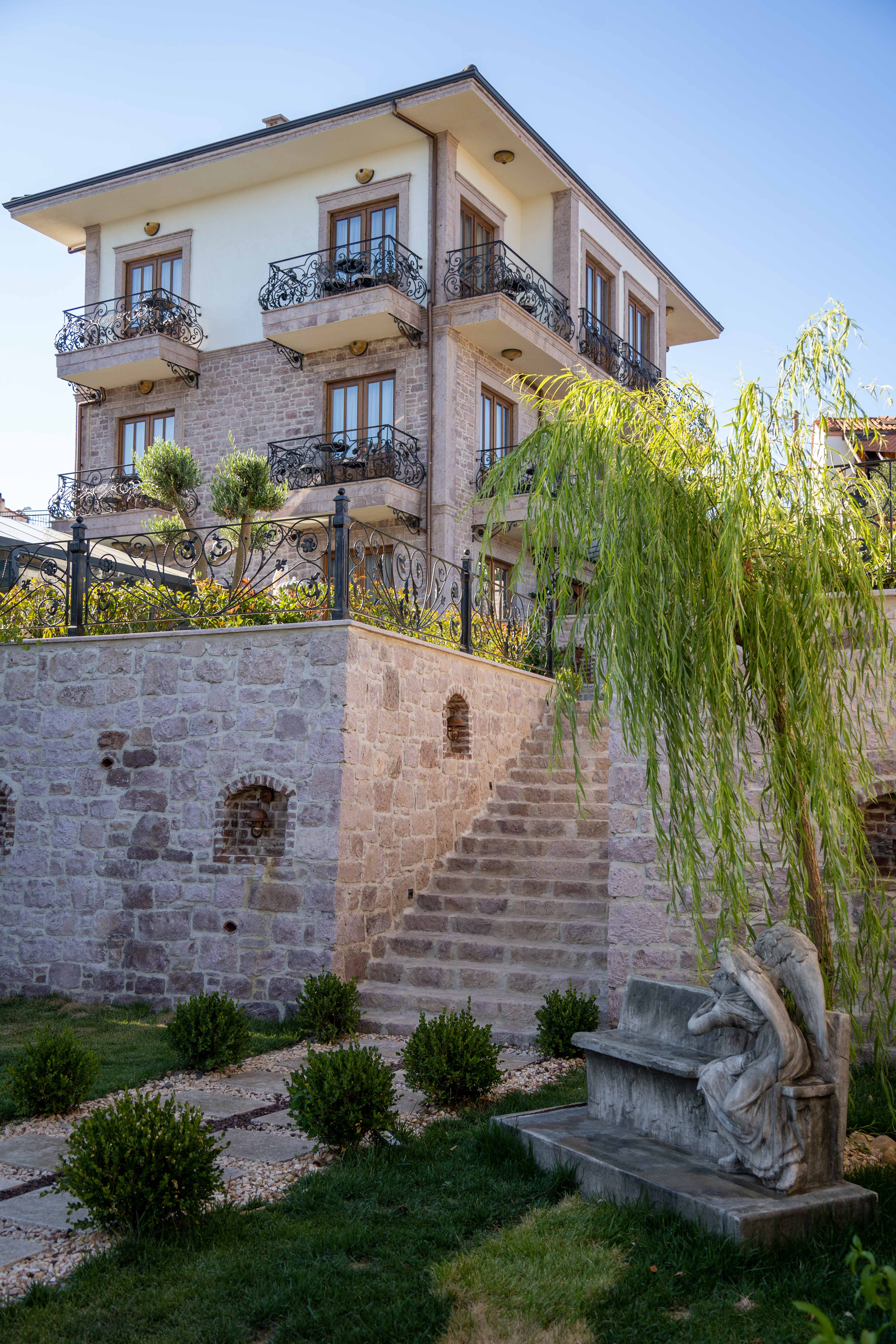 Cunda Baradiel Hotel