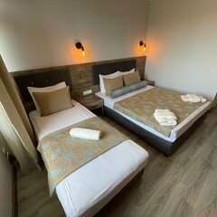 Seven City Hotel