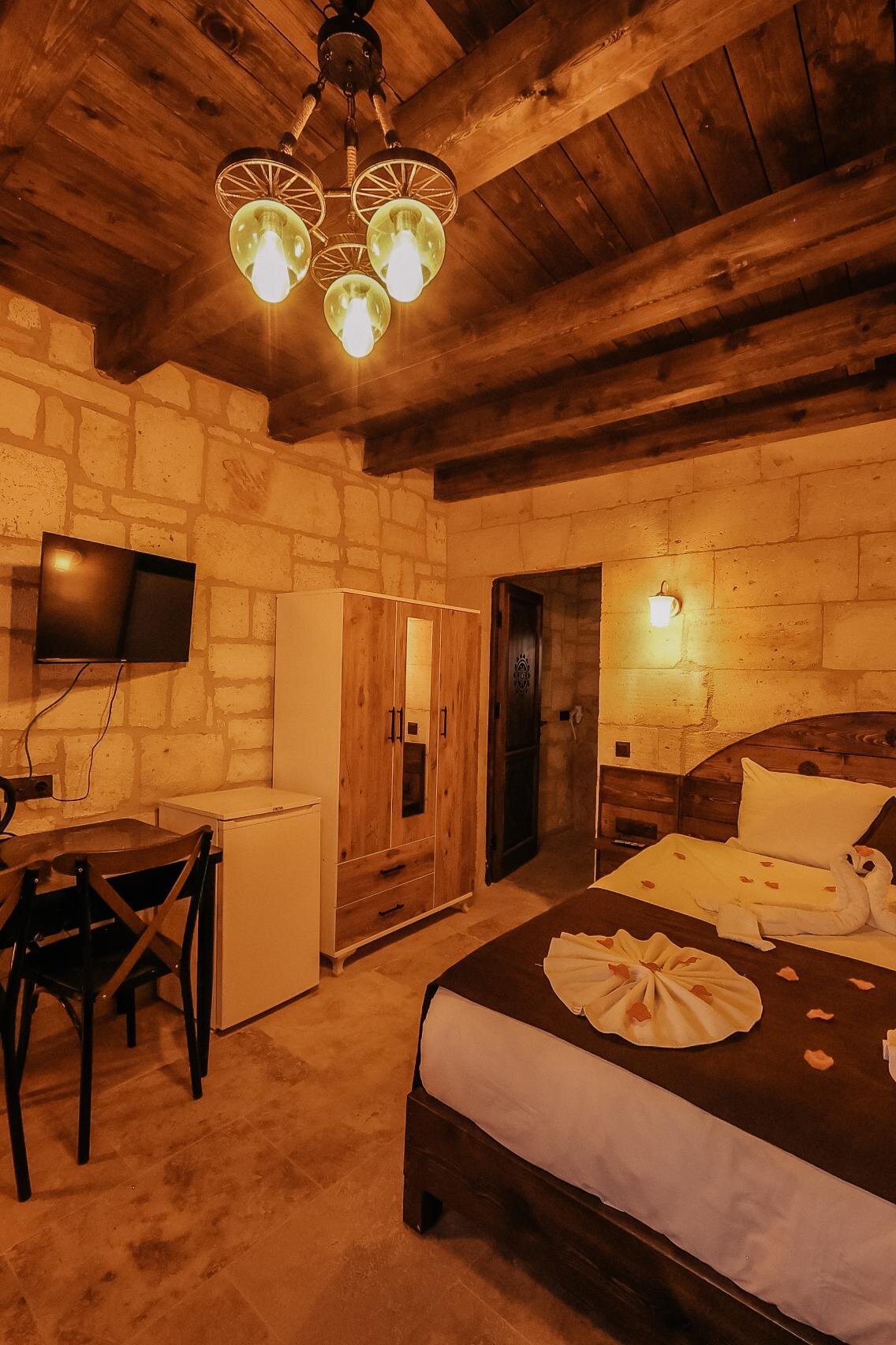 106 Zeus Room