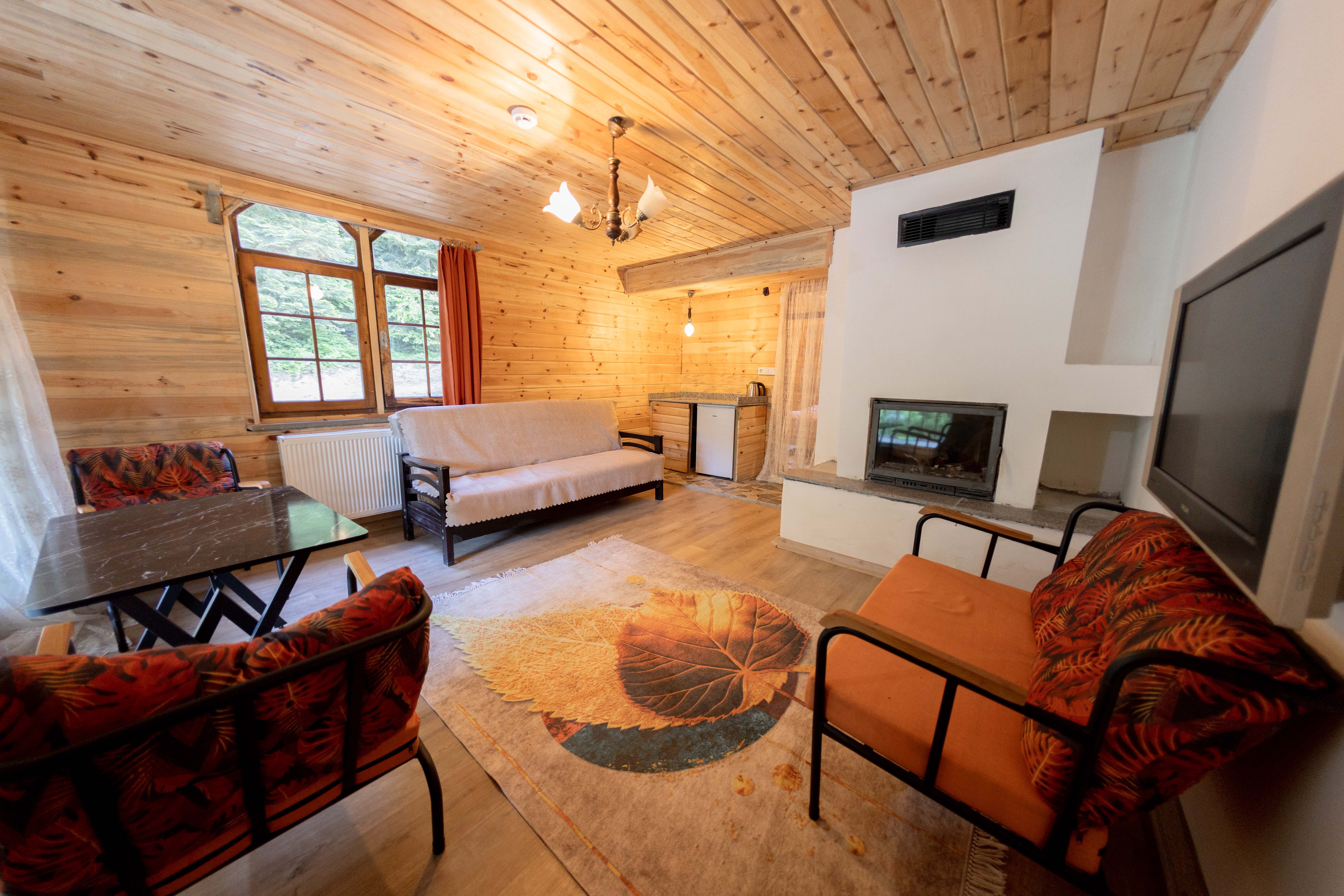 Jakuzili Şömineli Suit 2