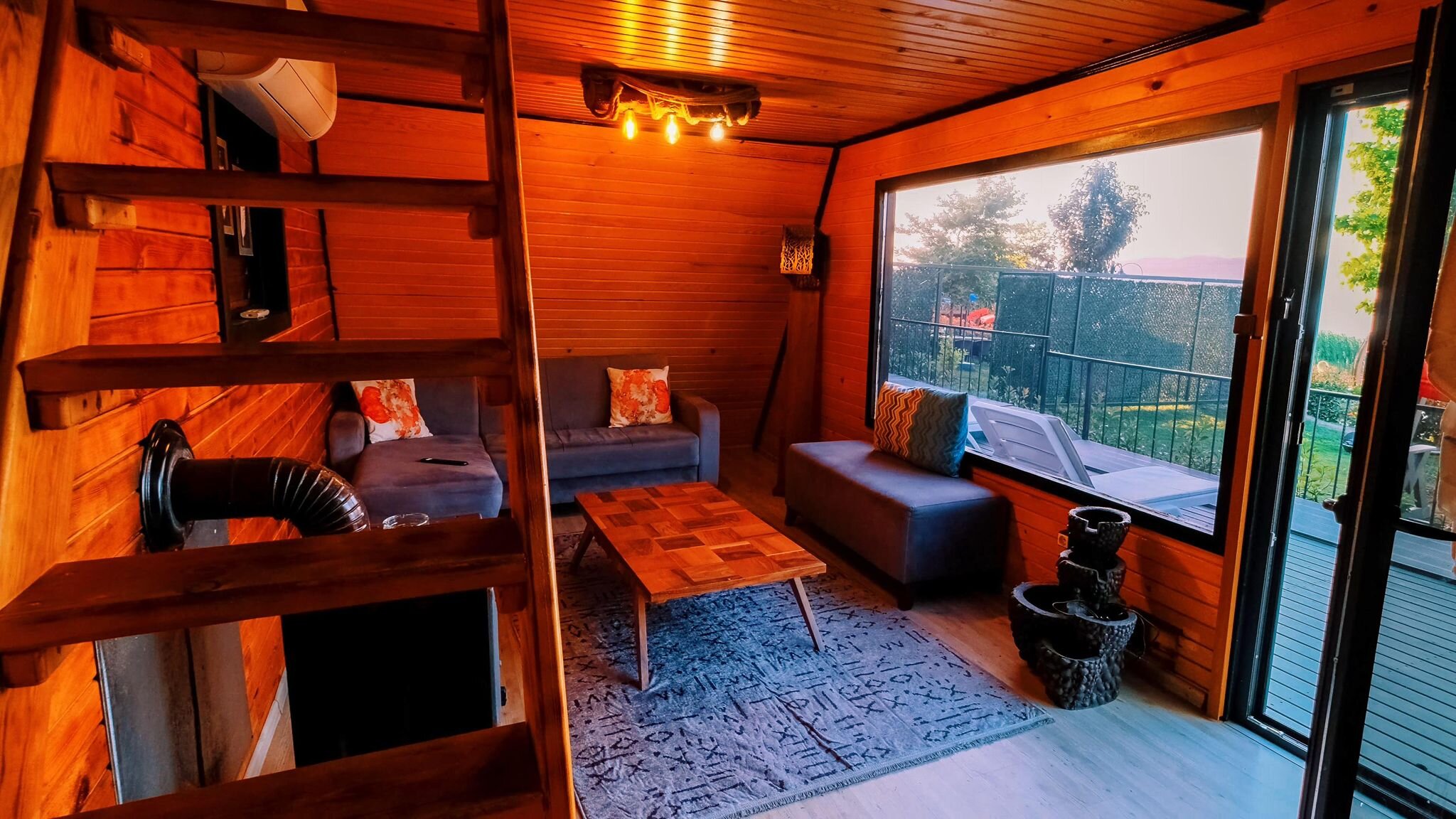 Suite Jakuzili Göl Manzaralı Bungalov