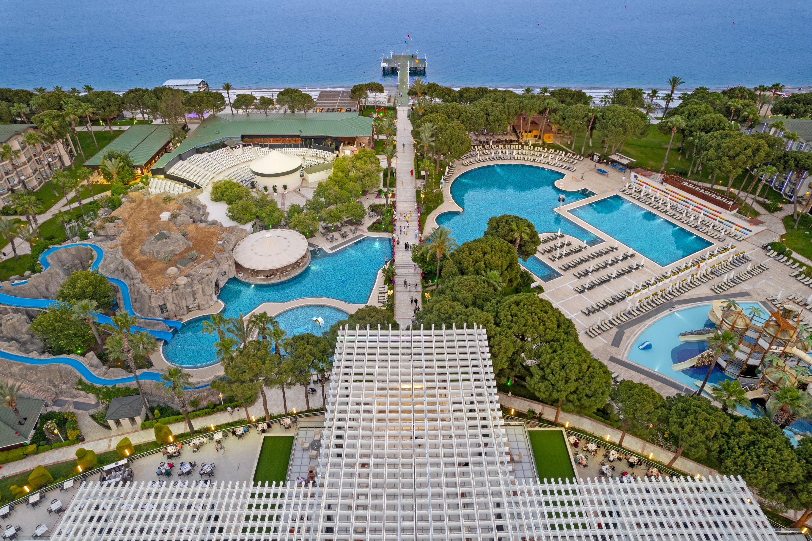 Dobedan World Palace