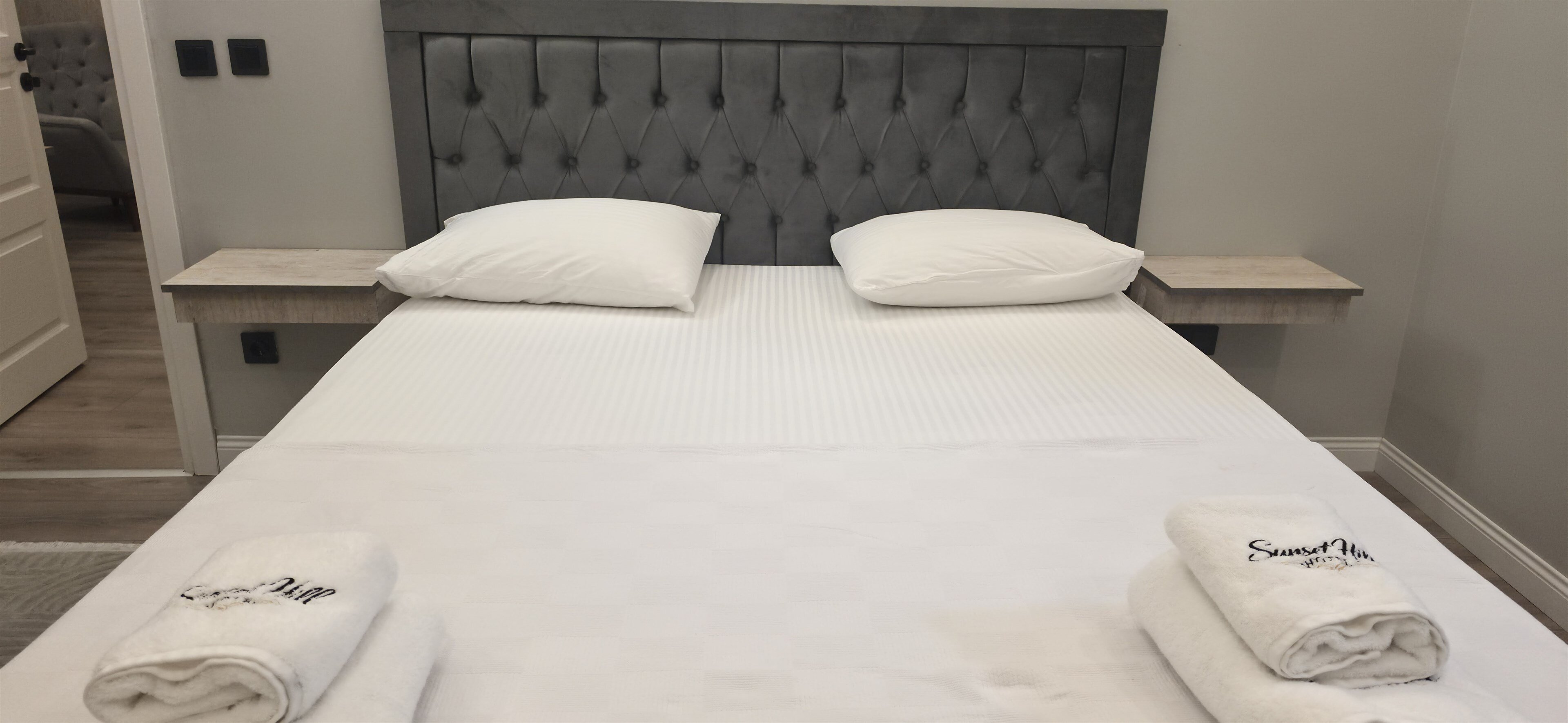 Sunset Hill Hotel · 6