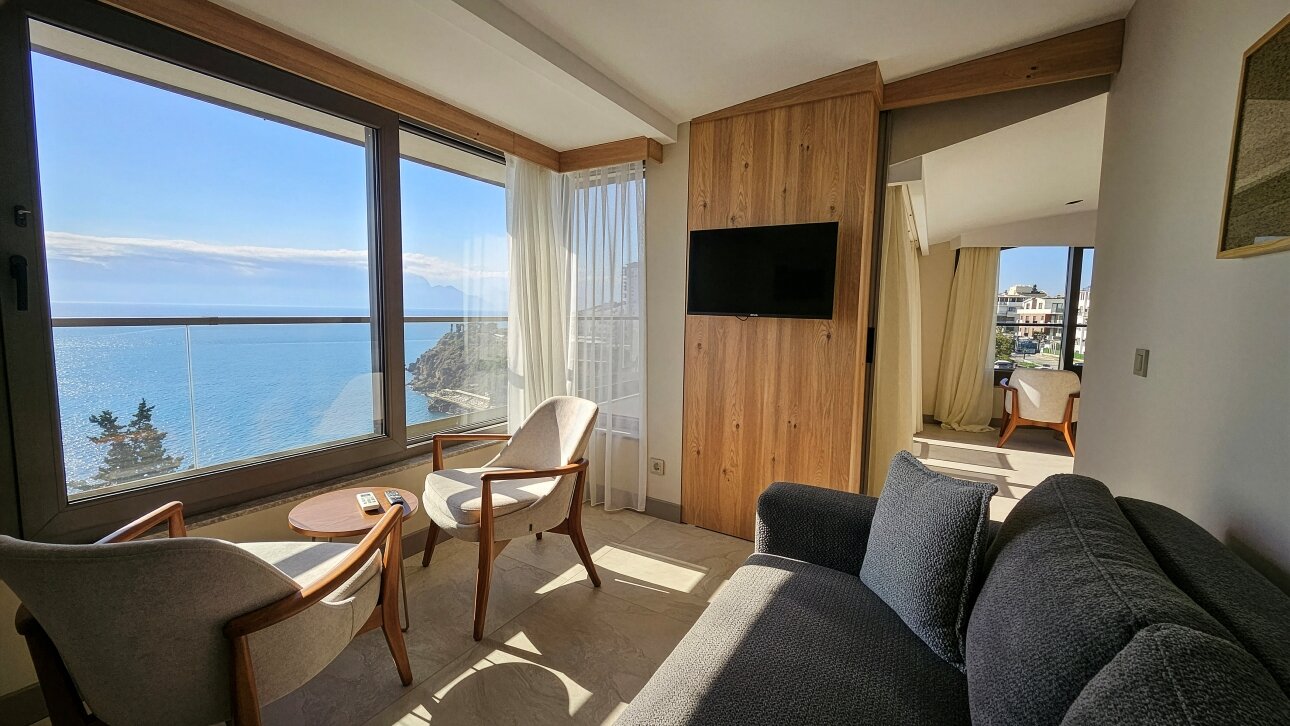 Panoramik Deniz Manzaralı King Suit