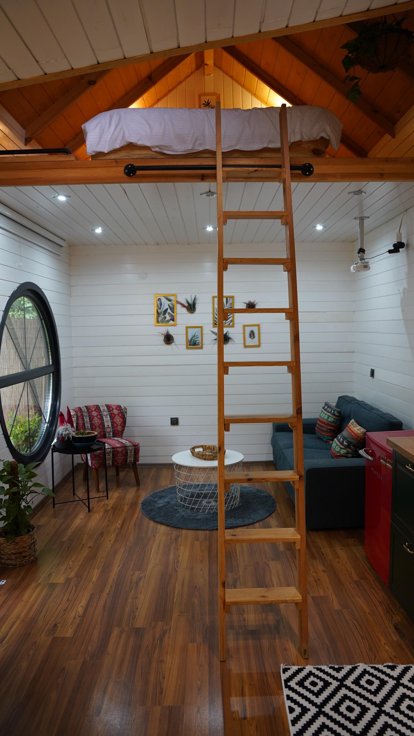 Pentalow Cabin · 18