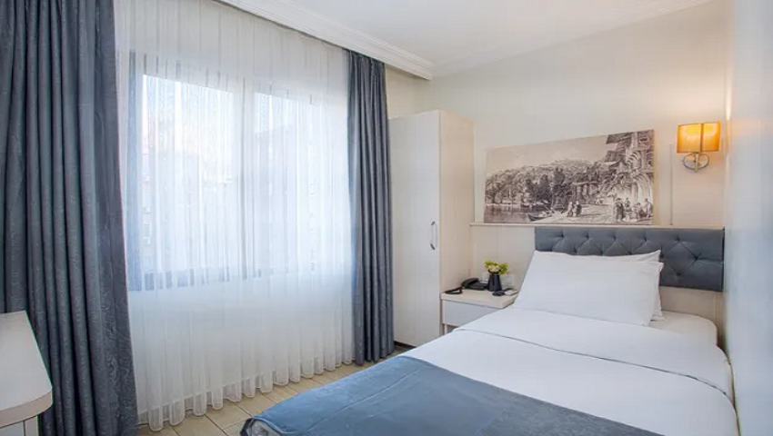 Single Room (1 Person)