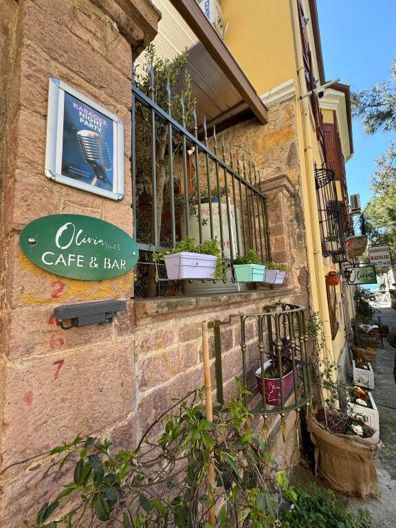 Olivia 1845 Guest House · 6
