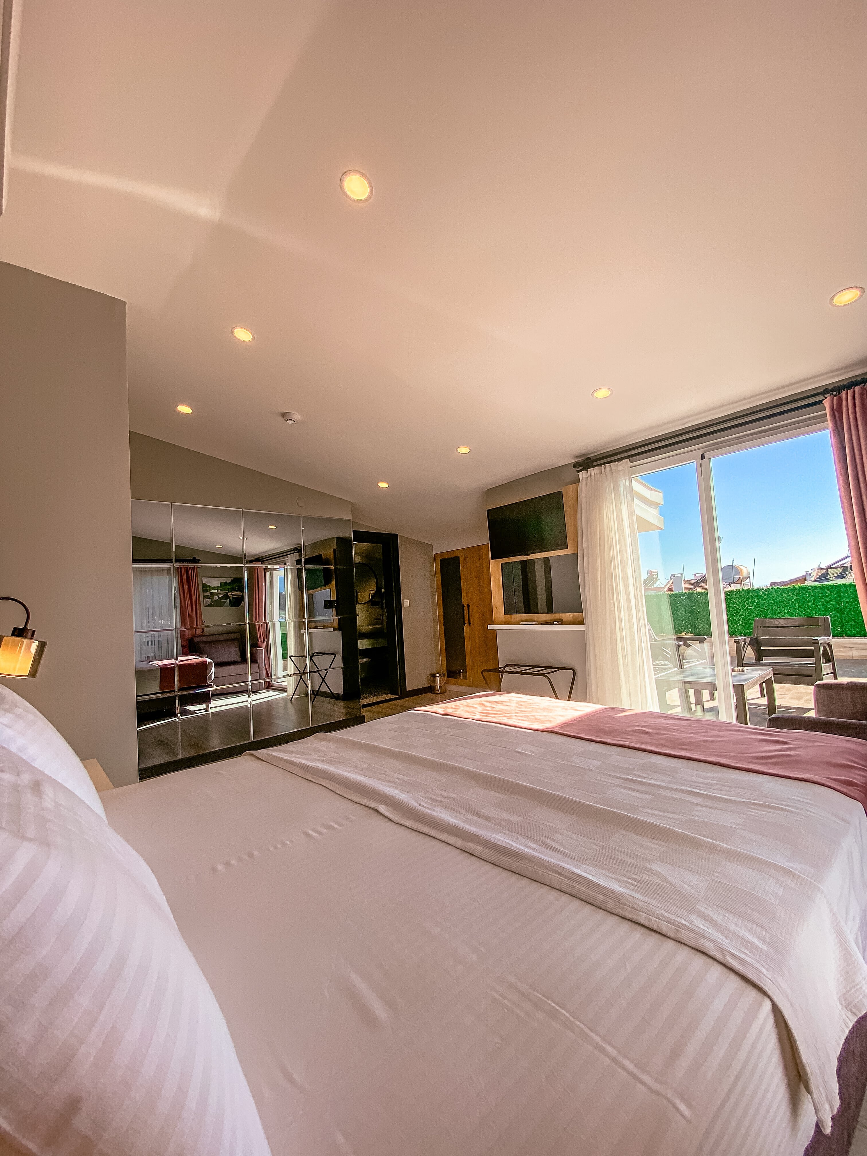 L`opera Deluxe Hotel
