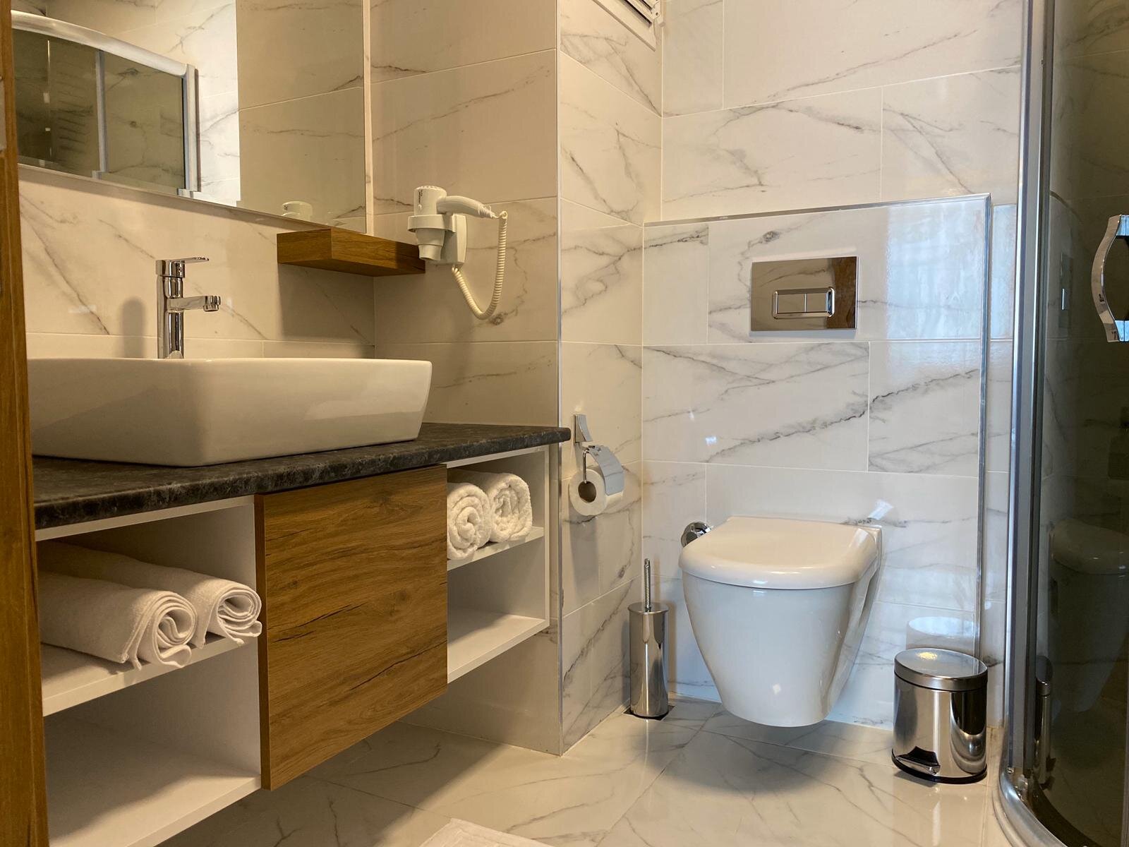 Golden World Suite Hotel
