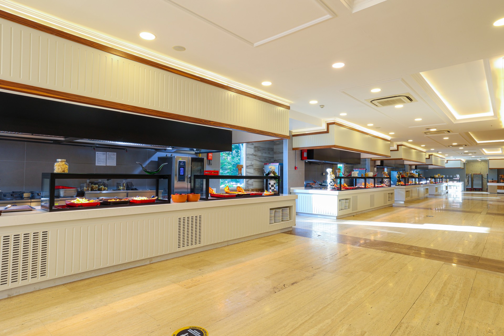 Crystal Admiral Resort Suites & Spa