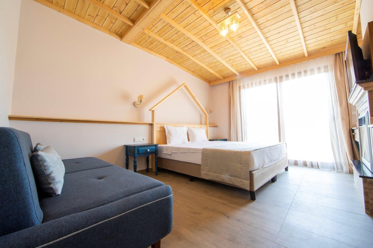 Aile Teras Odası, Nehir Manzaralı (Teraslı)