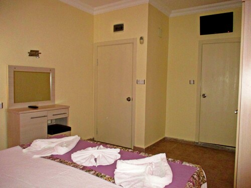 Canna Garden Hotel