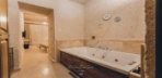 Deluxe Cave Suite (Jakuzili) Görseli