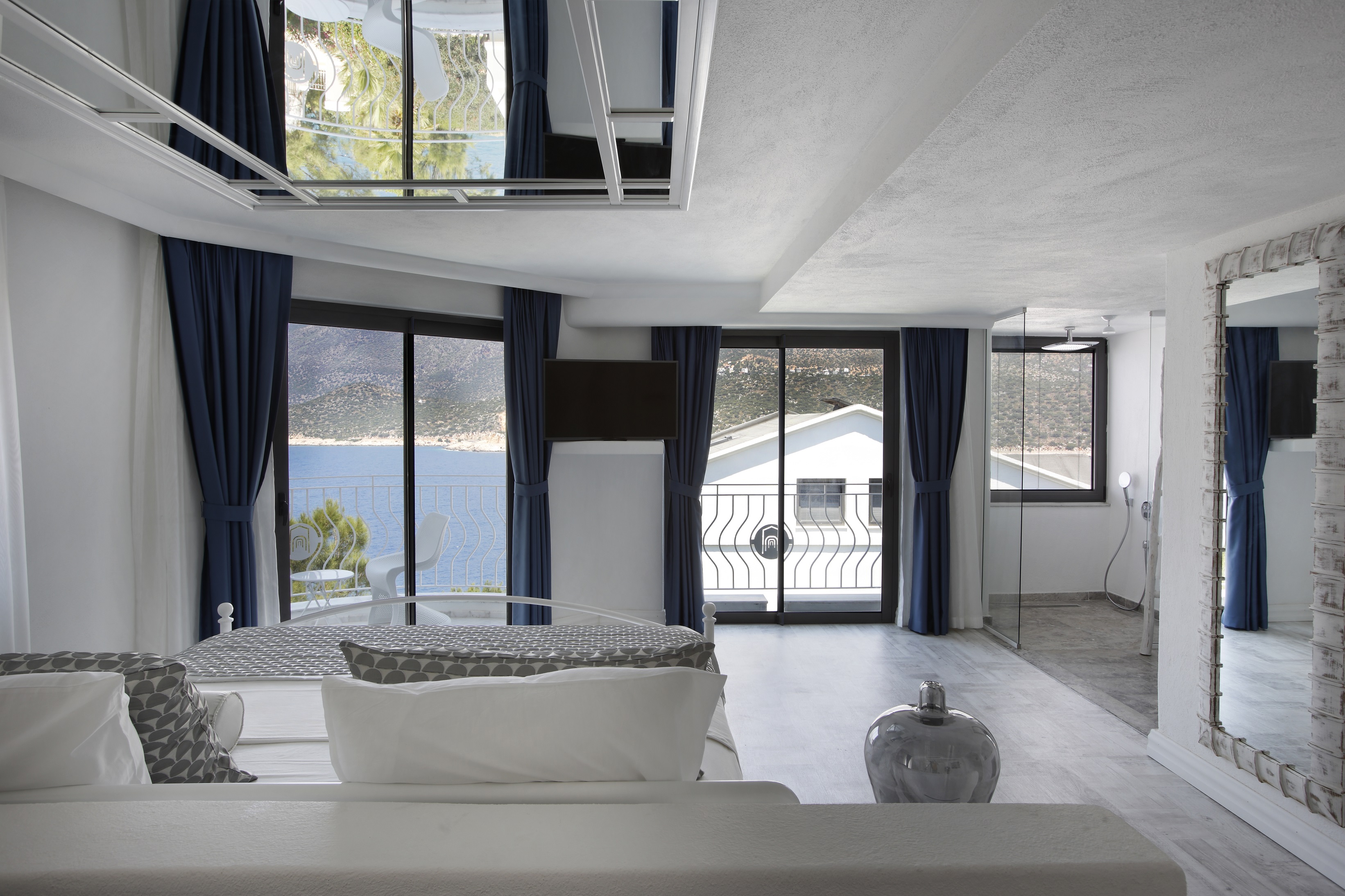 Junior Suite Room, Partial Sea View