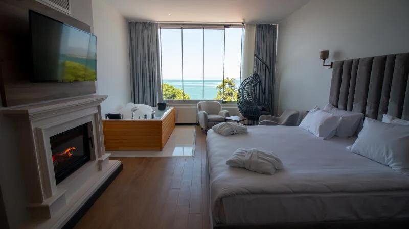 Lake Life Hotel