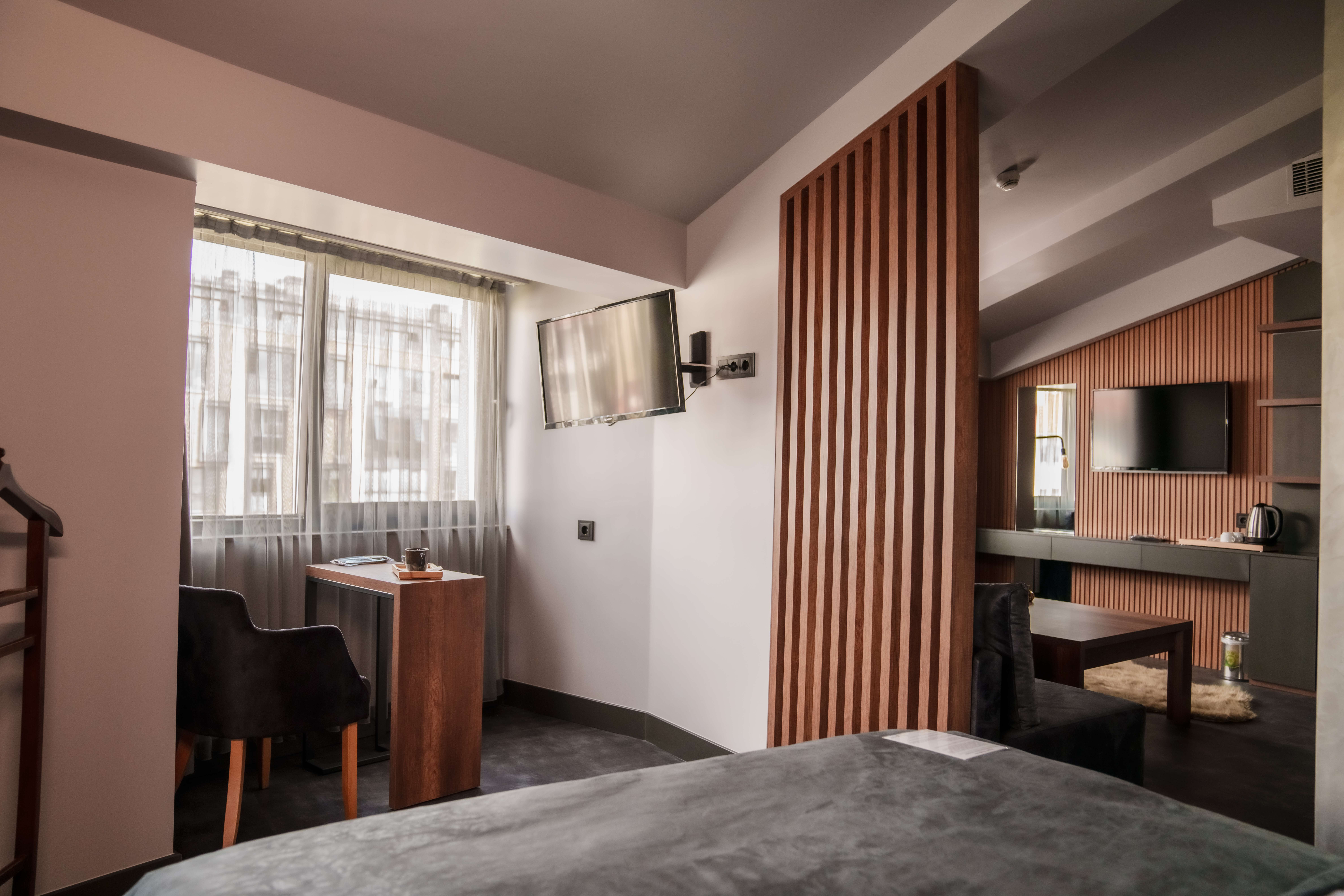 Corner Suite Room