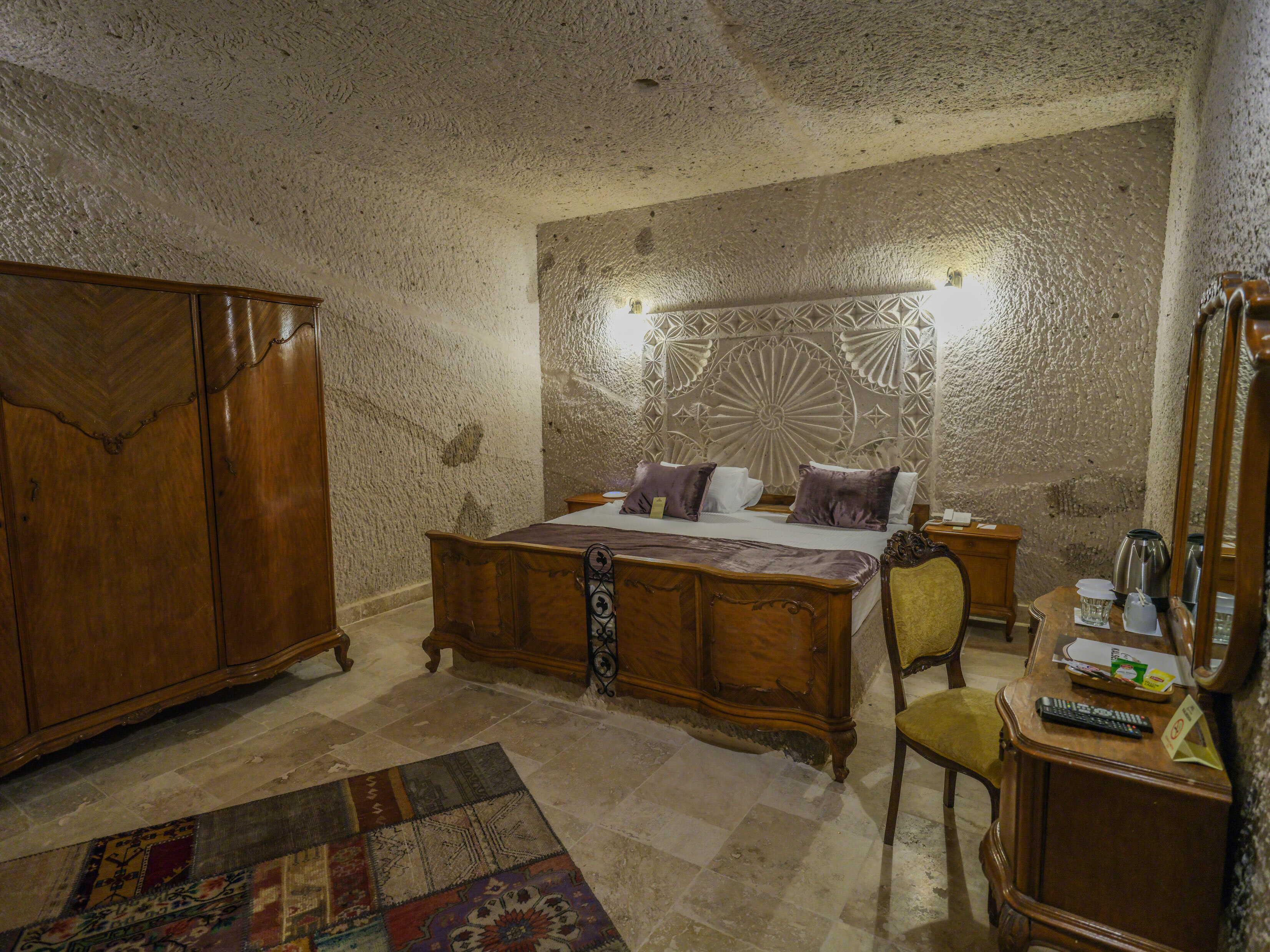 Kalsedon Cave Suites
