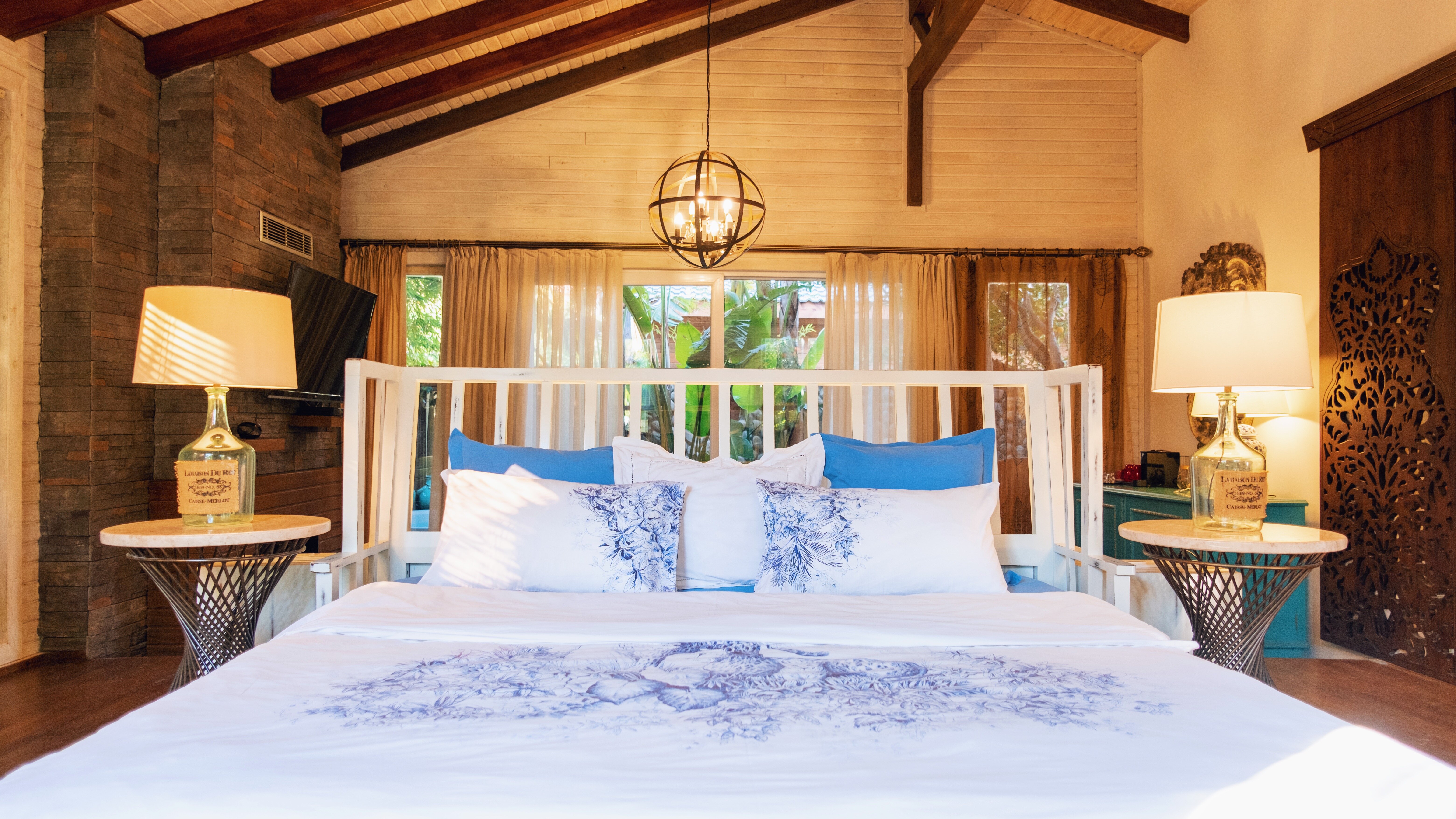Jakuzili ve Şömineli Deluxe Bungalow