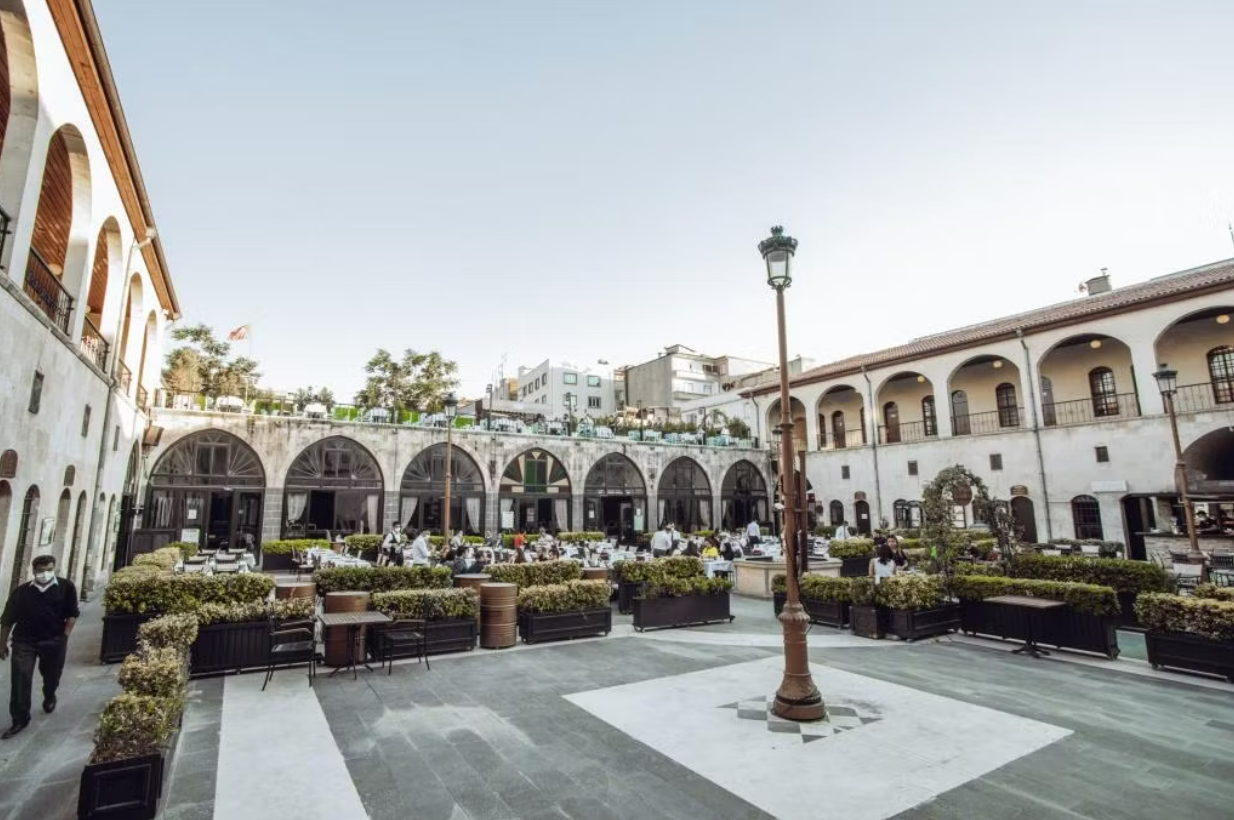 Bayazhan Hotel ve Restaurant · 4