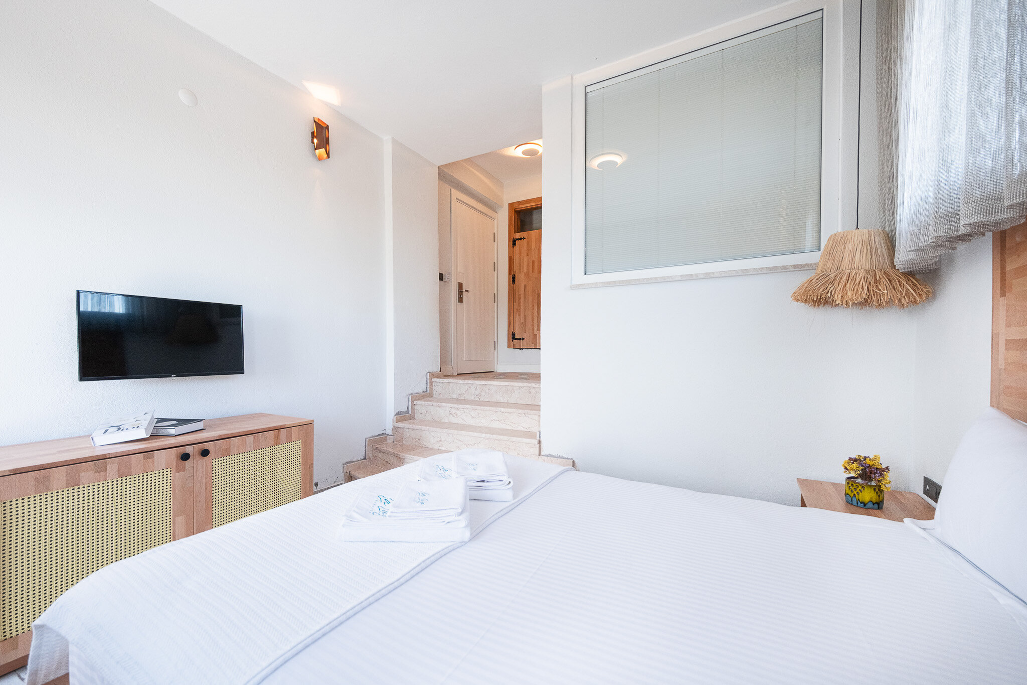 Deniz Manzaralı Verandalı Suit Oda