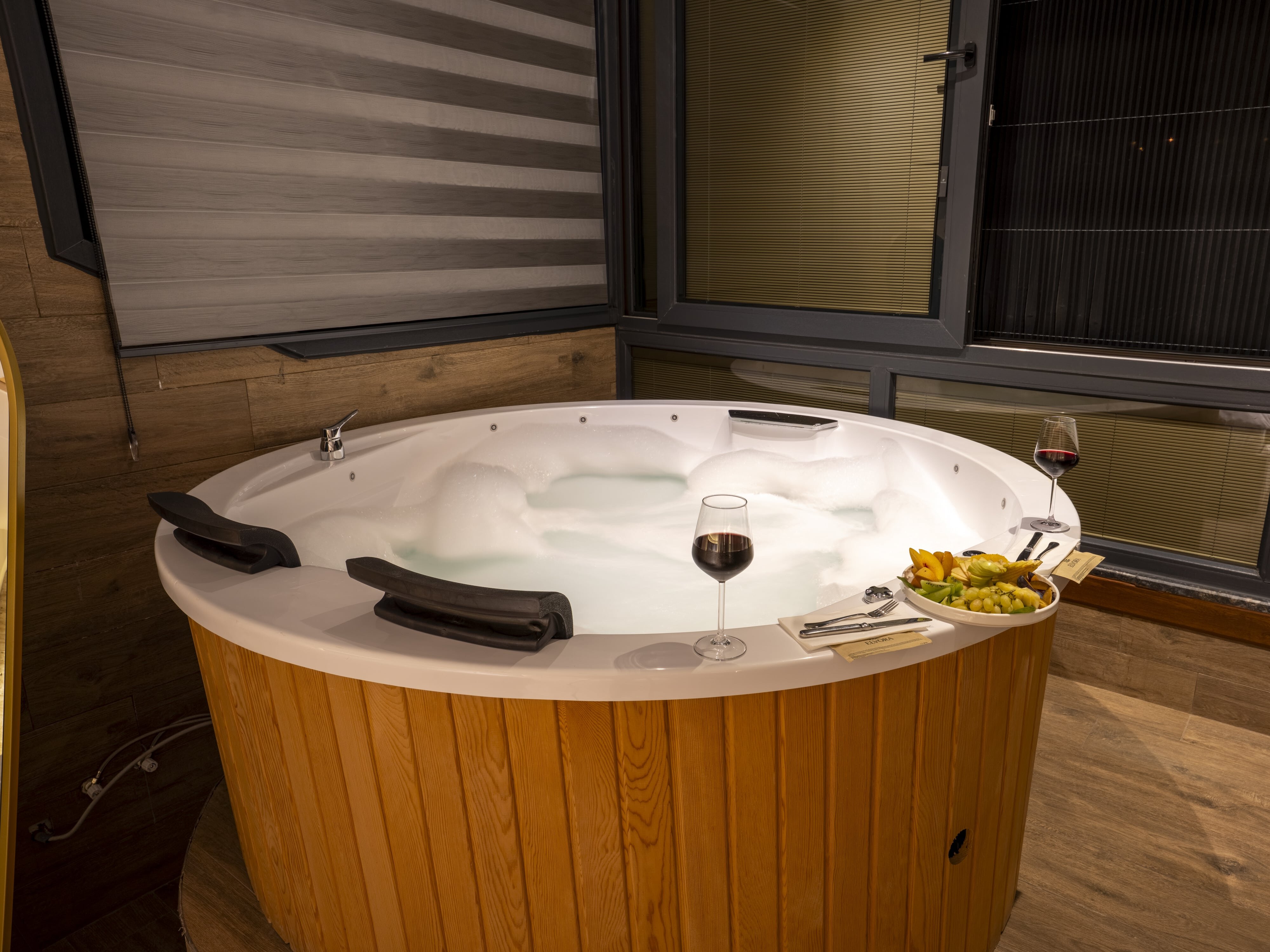 Roof River Suite