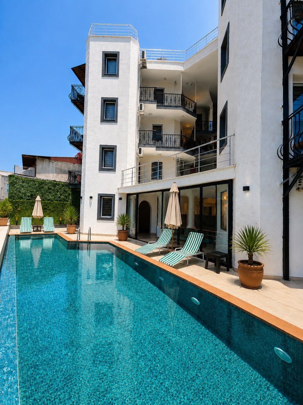 Deniz 61 Otel · 24