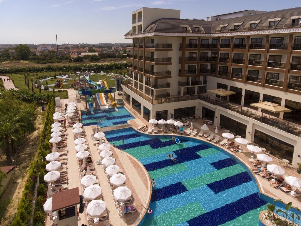 Glamour Resort & Spa