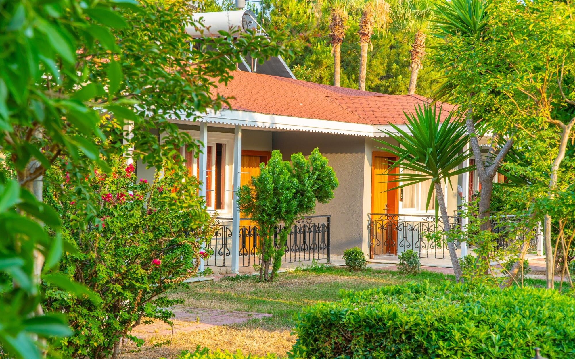 Bahçe Manzaralı Club Oda