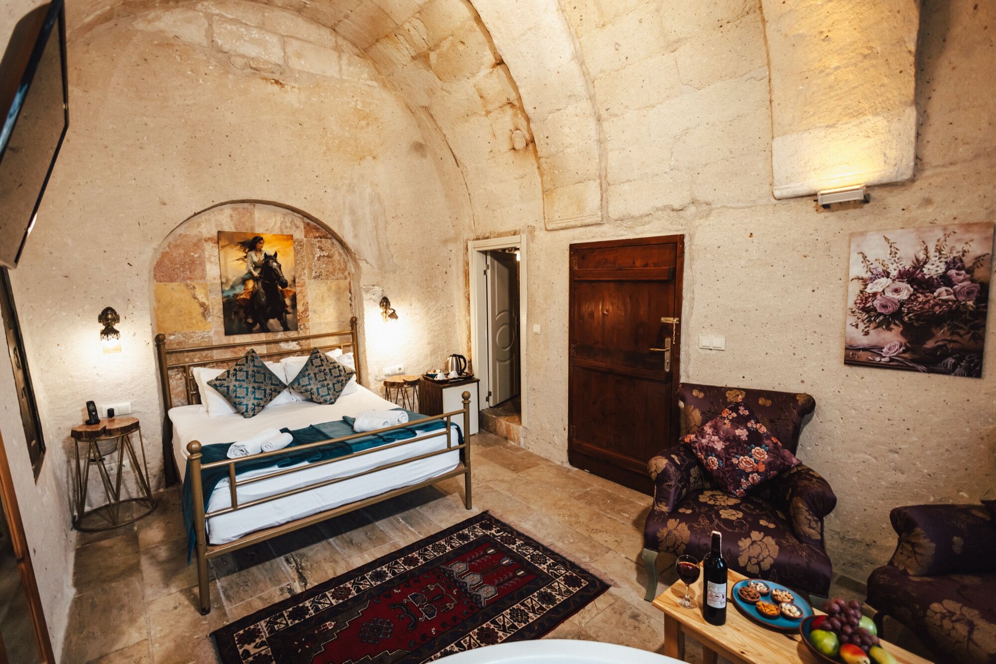 Honeymoon Jacuzzi Suite, Courtyard View