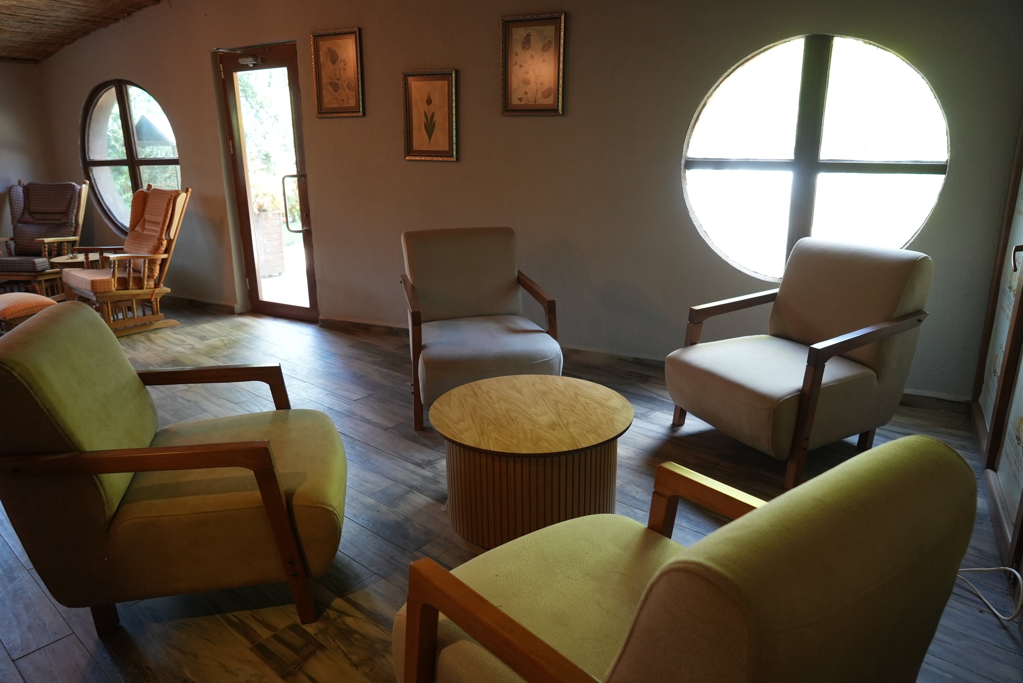 Alex Village Life · 75